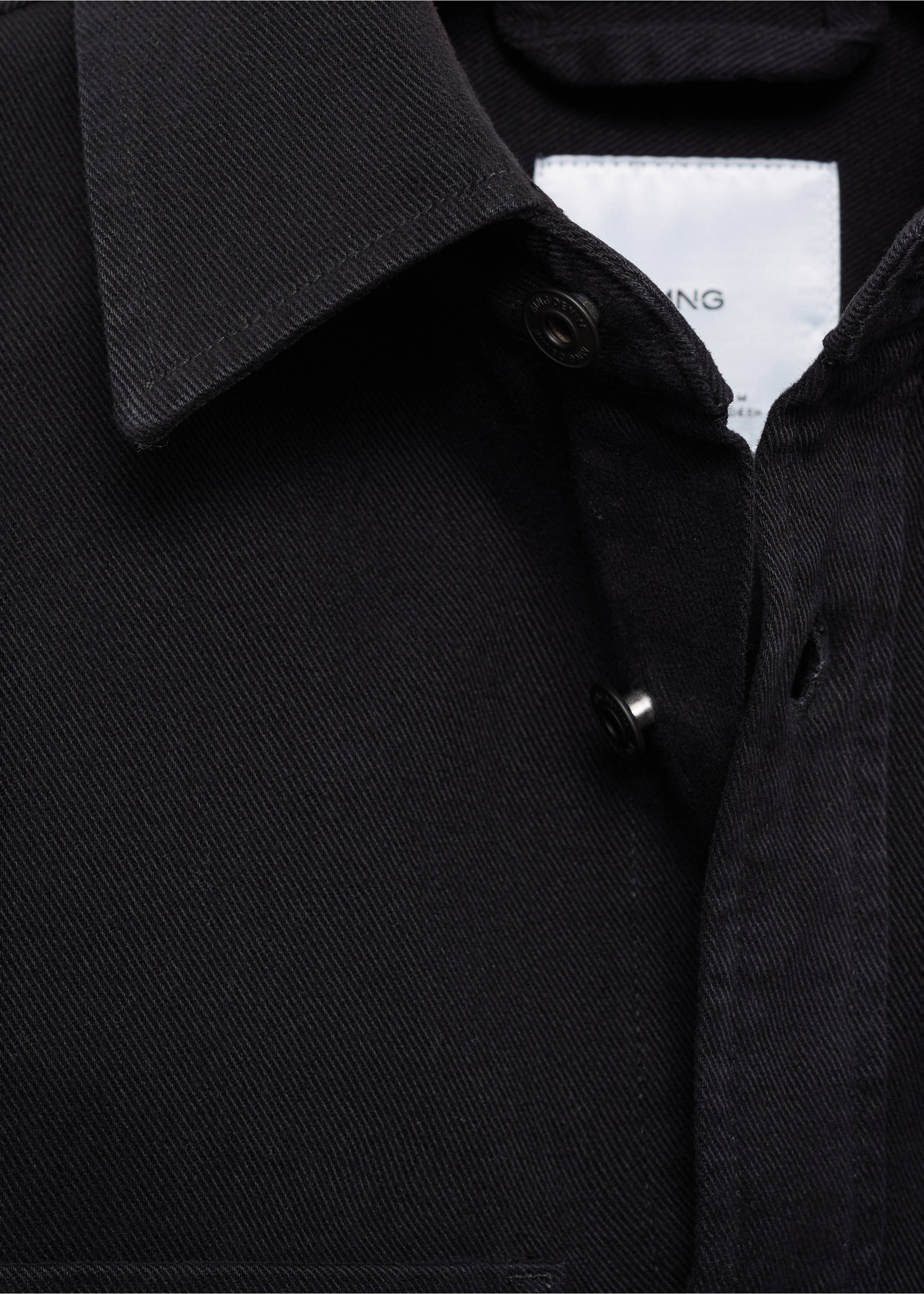 Denim overshirt pockets - Details of the article 8, Navy. Ref: 17065142-00.