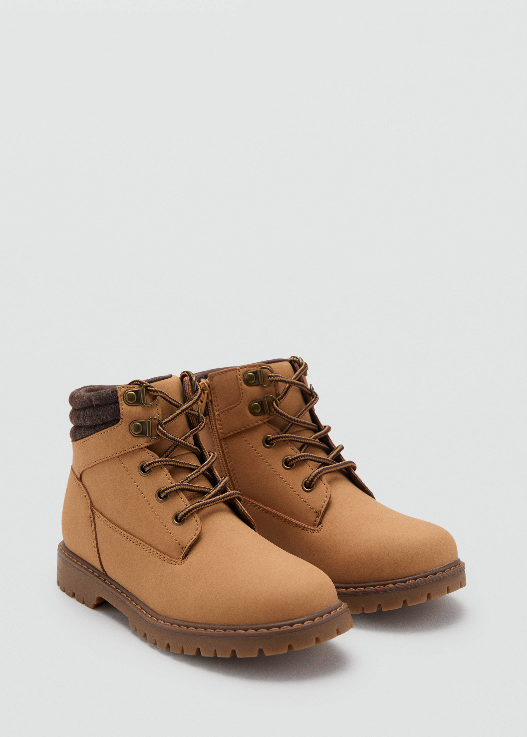 Schnürbare Bergstiefel - Mittlere Ansicht