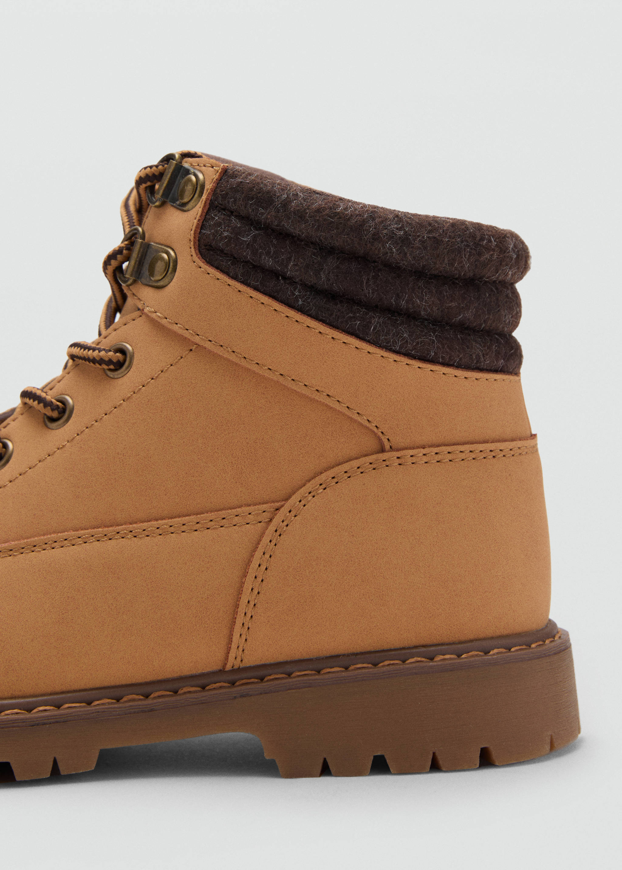 Schnürbare Bergstiefel - Detail des Artikels 1