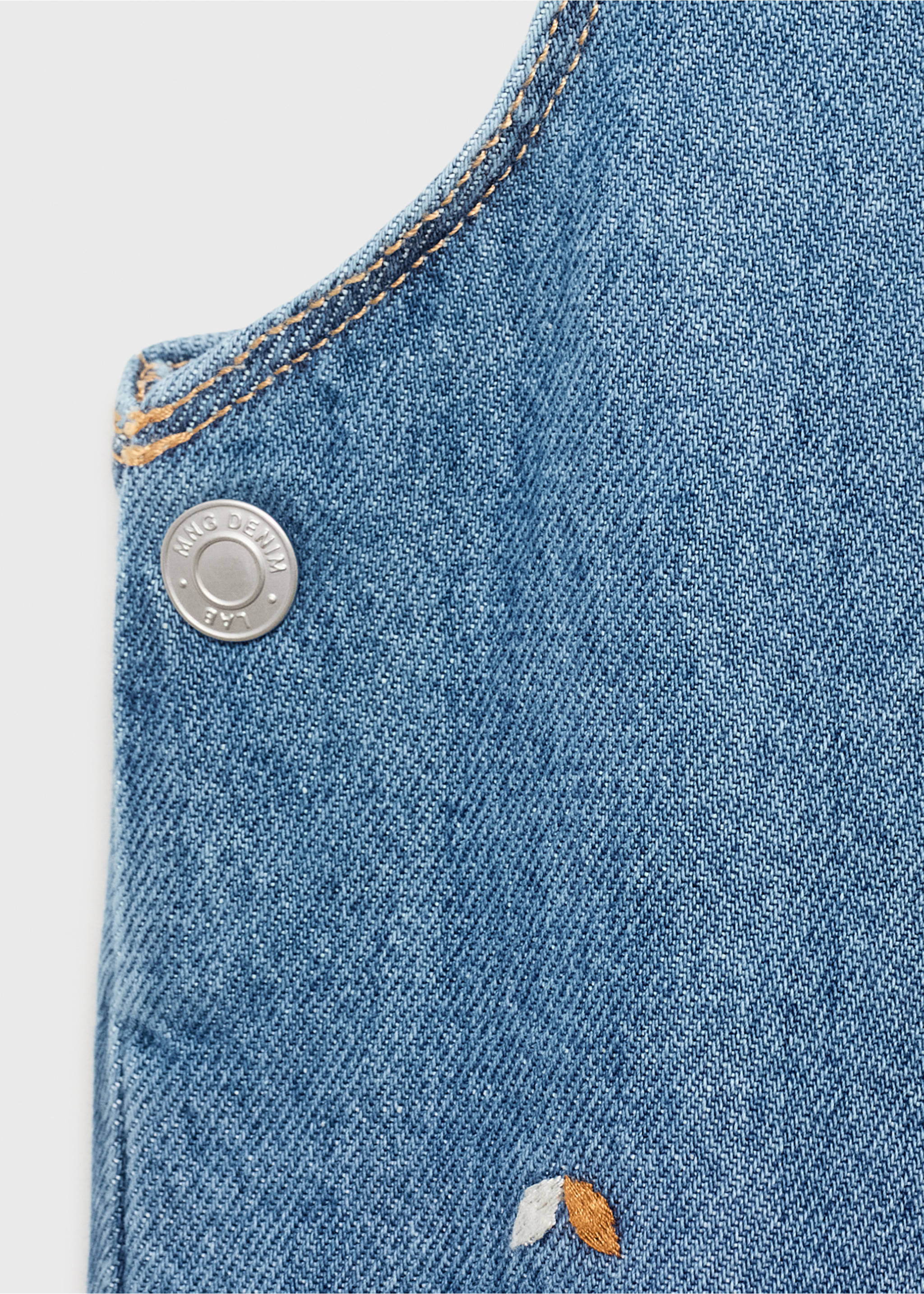 Broderad förklädesklänning i denim - Detaljer om artikeln 8, Mellanblå. Ref: 17065154-00.