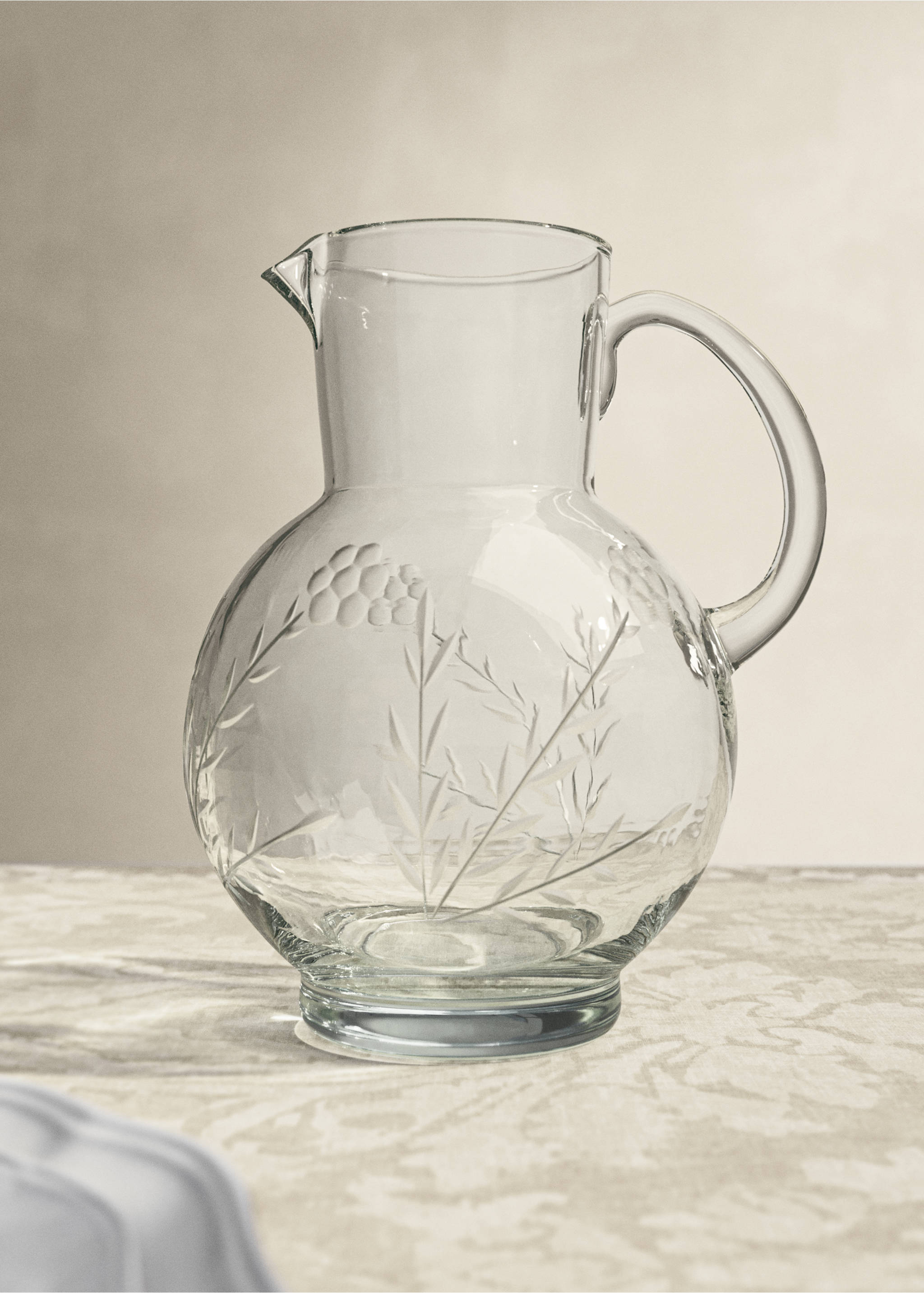 Hand-carved blown glass jar - General plane, Off White. Ref: 17065164-00.