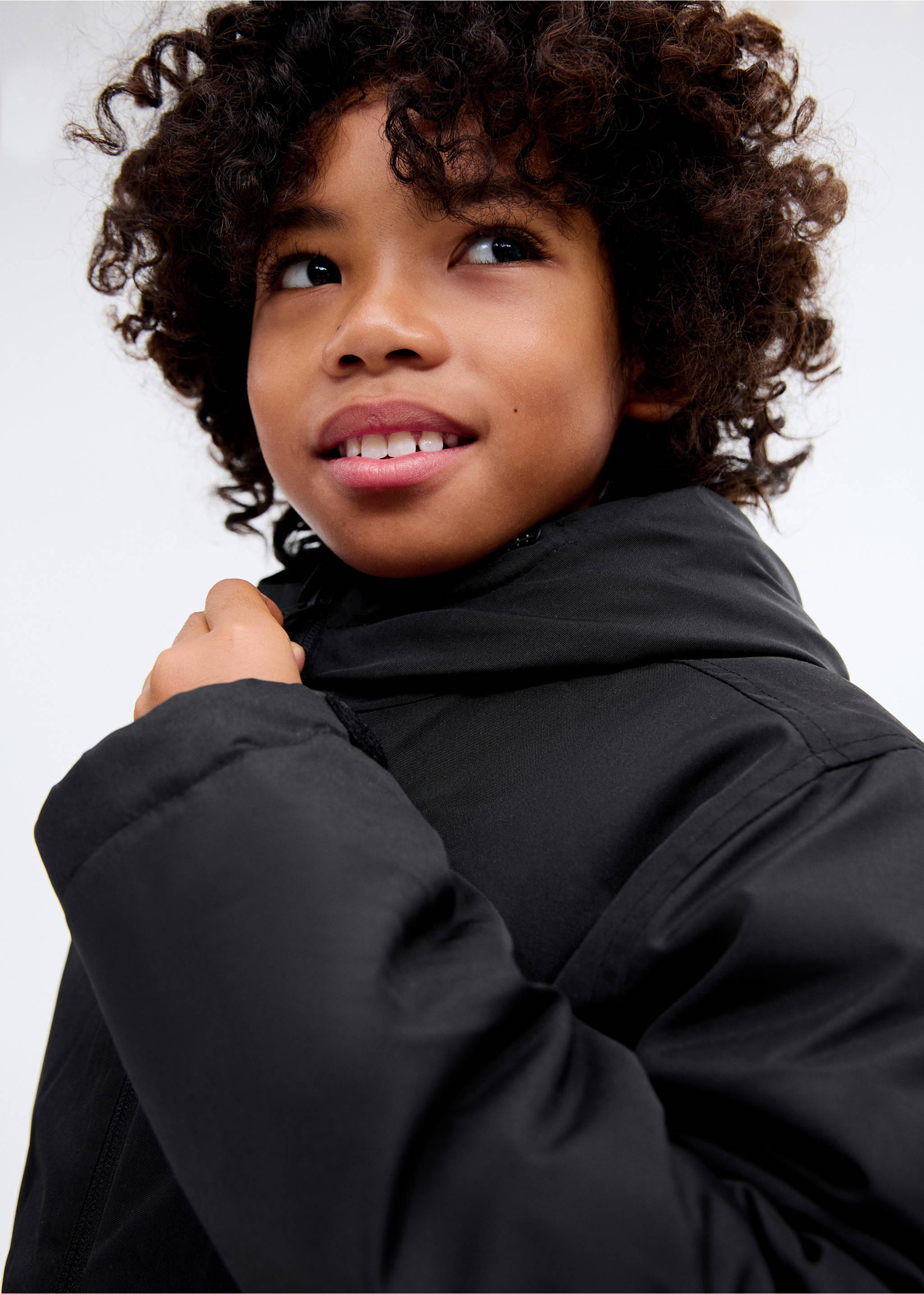 Anorak capucha - Plano medio, Negro. Ref: 17065785-00.
