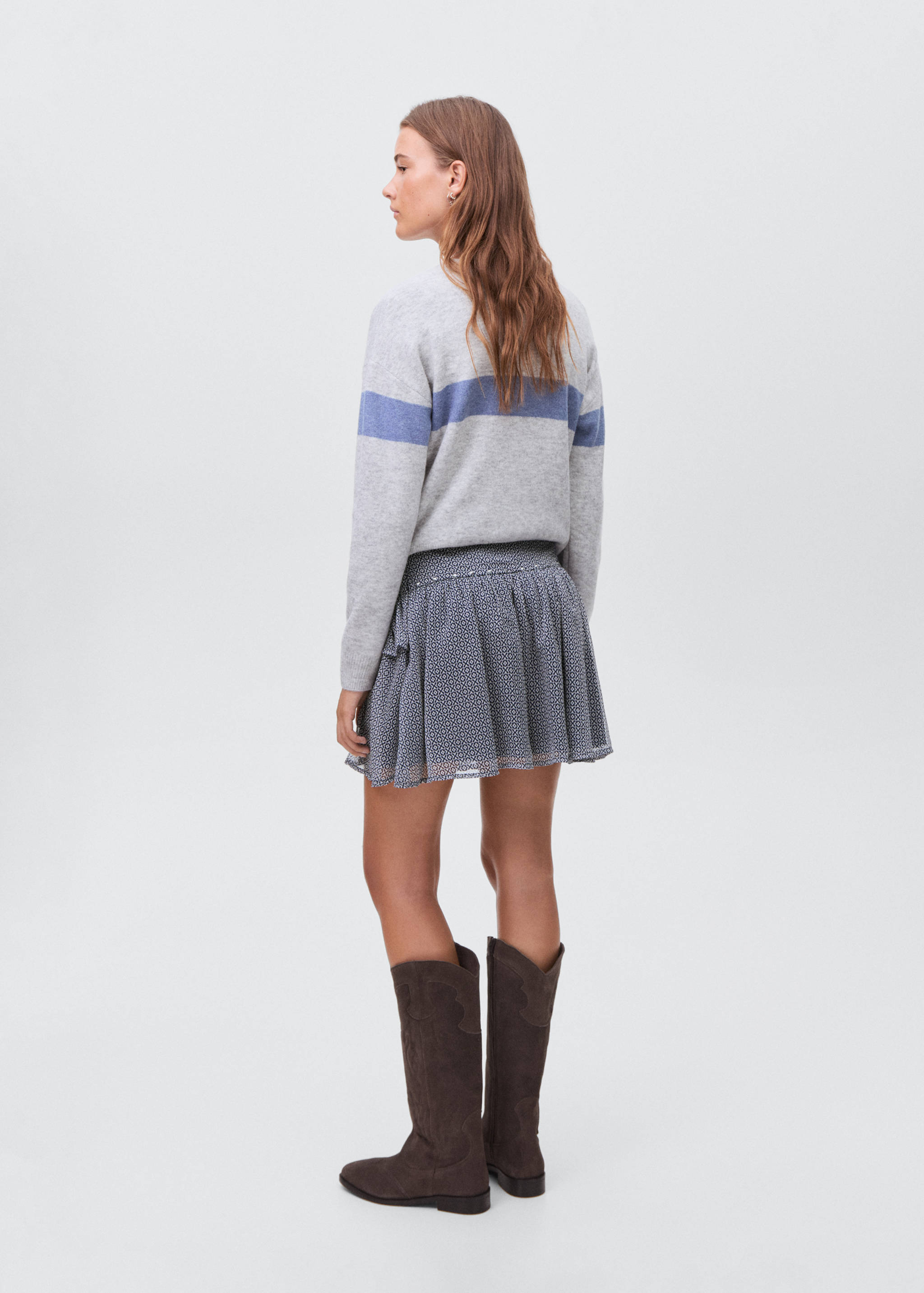 Ruffled skirt with rhinestones - Reverse of the article