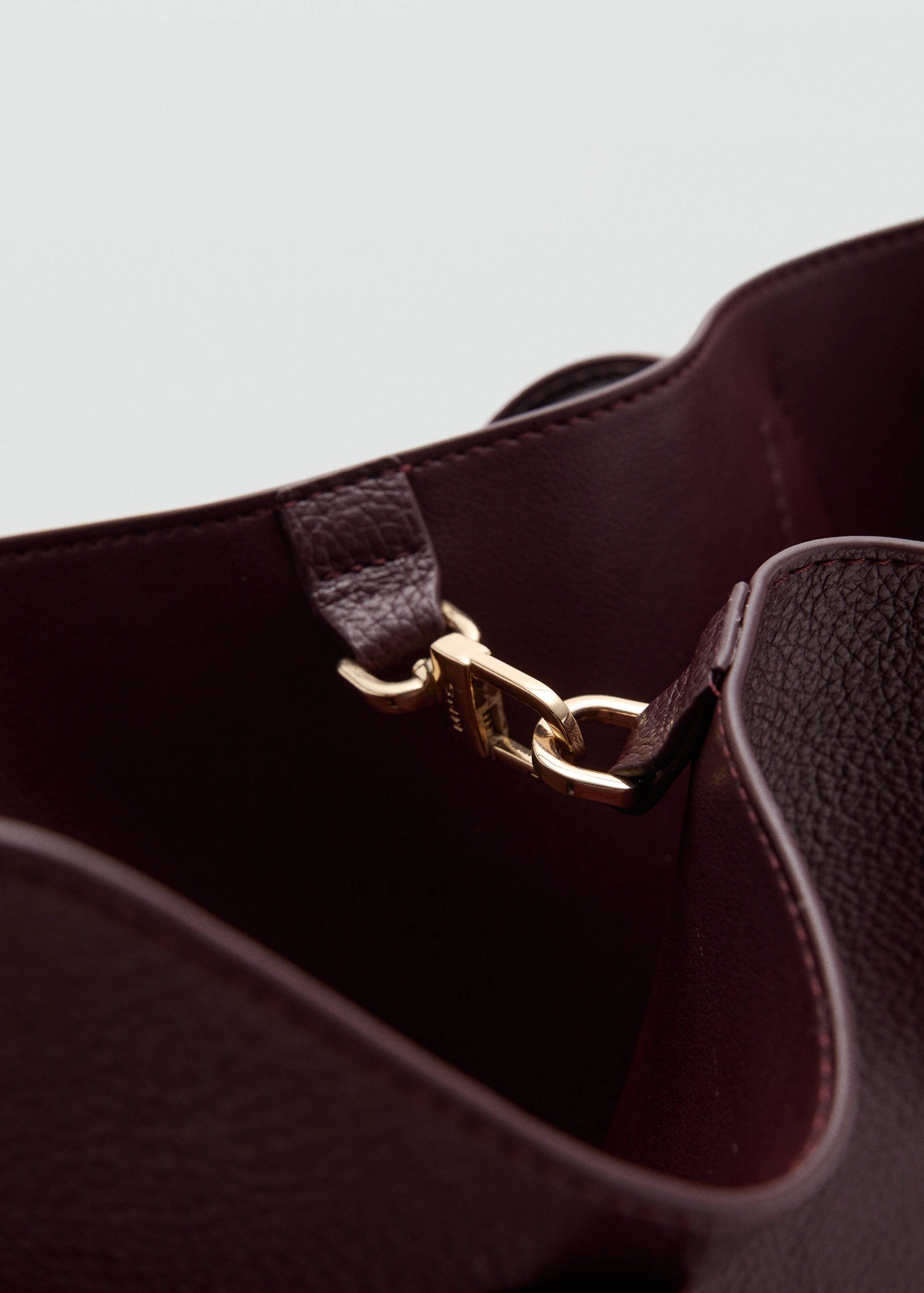 Bolso medio efecto piel abatanada - Detalle del artículo 3