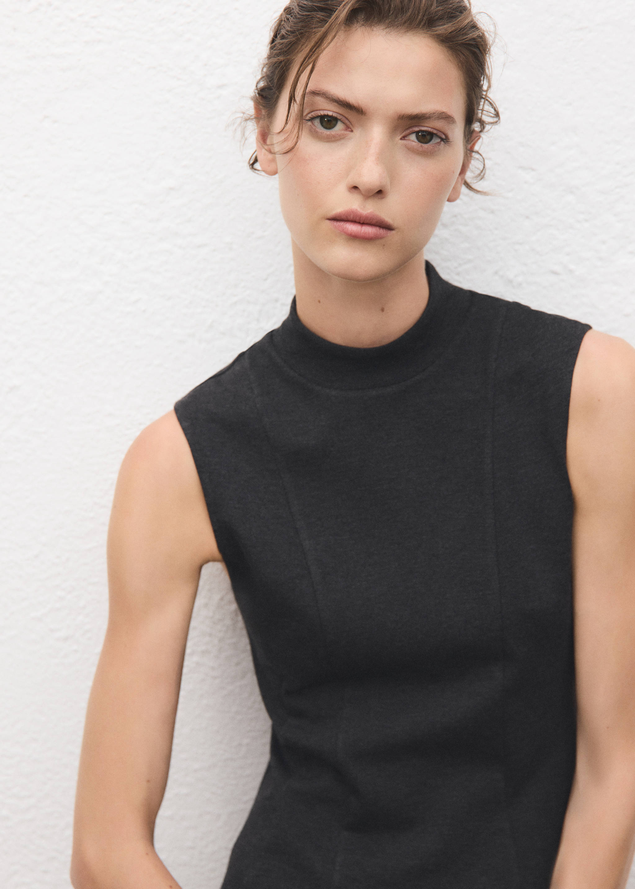 Kleid mit Perkins-Kragen und Nähten - Detail des Artikels 1