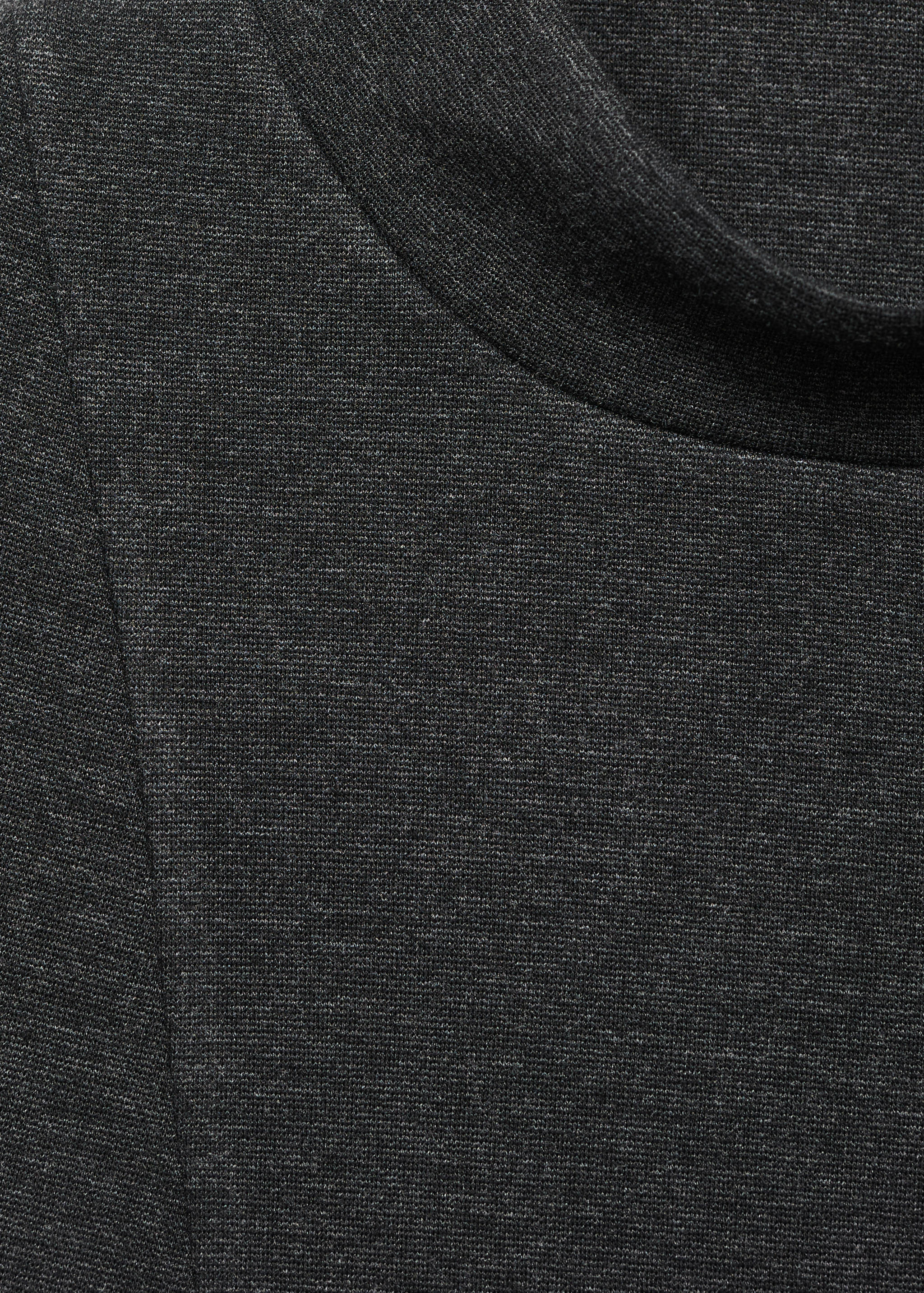 Kleid mit Perkins-Kragen und Nähten - Detail des Artikels 8