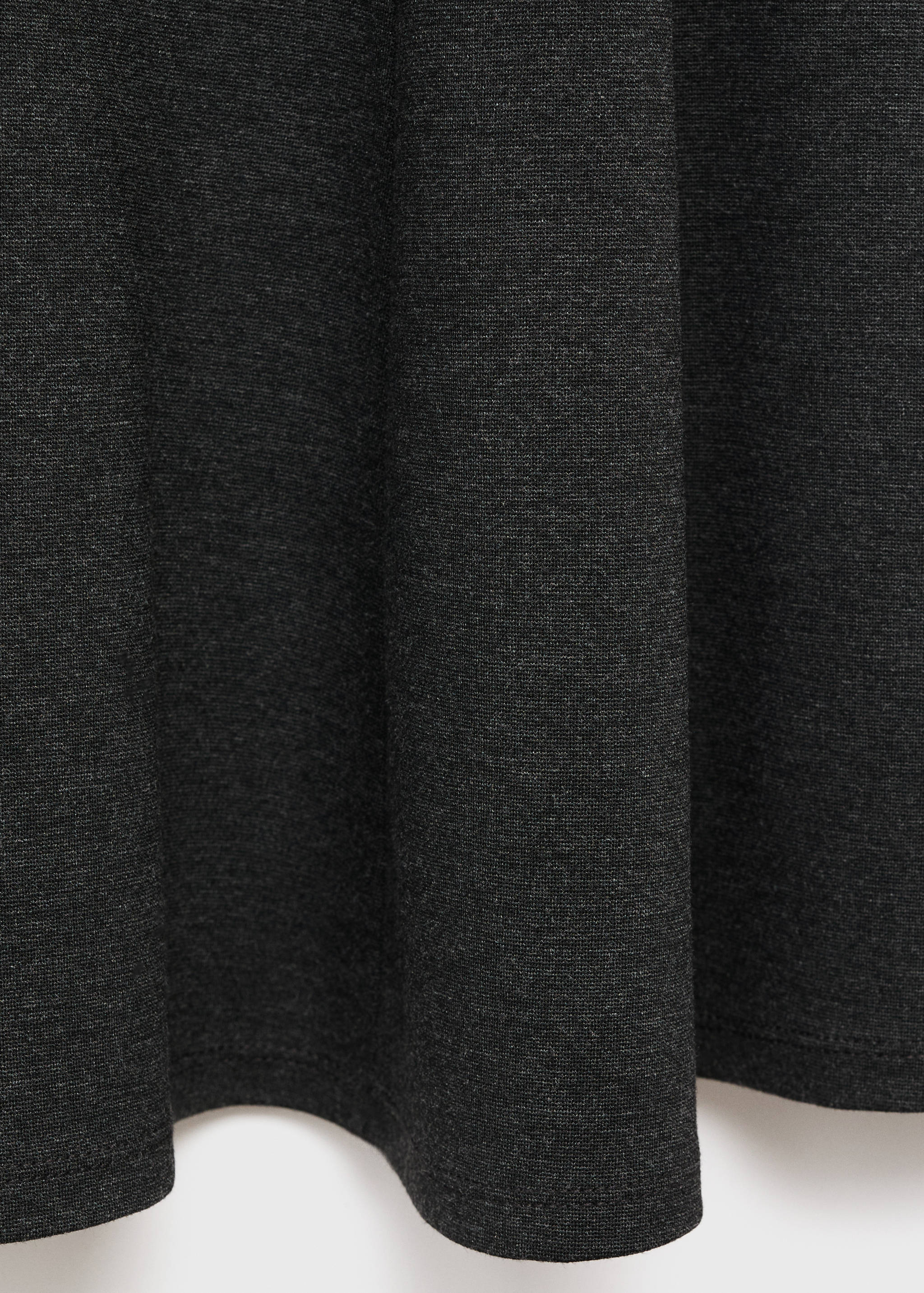 Kleid mit Perkins-Kragen und Nähten - Detail des Artikels 0