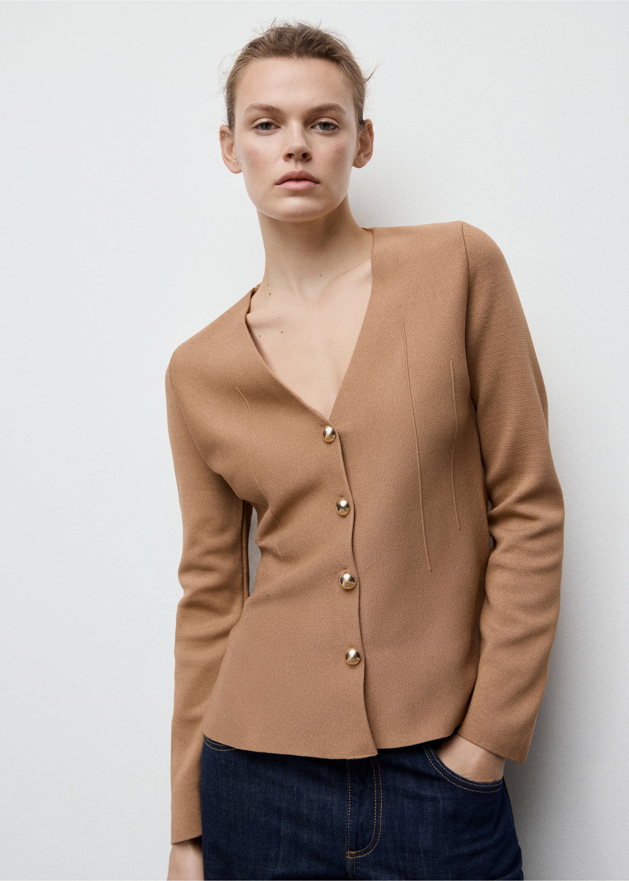 Fitted knitted jacket with buttons - Medium plane, Medium Brown. Ref: 17065823-00.