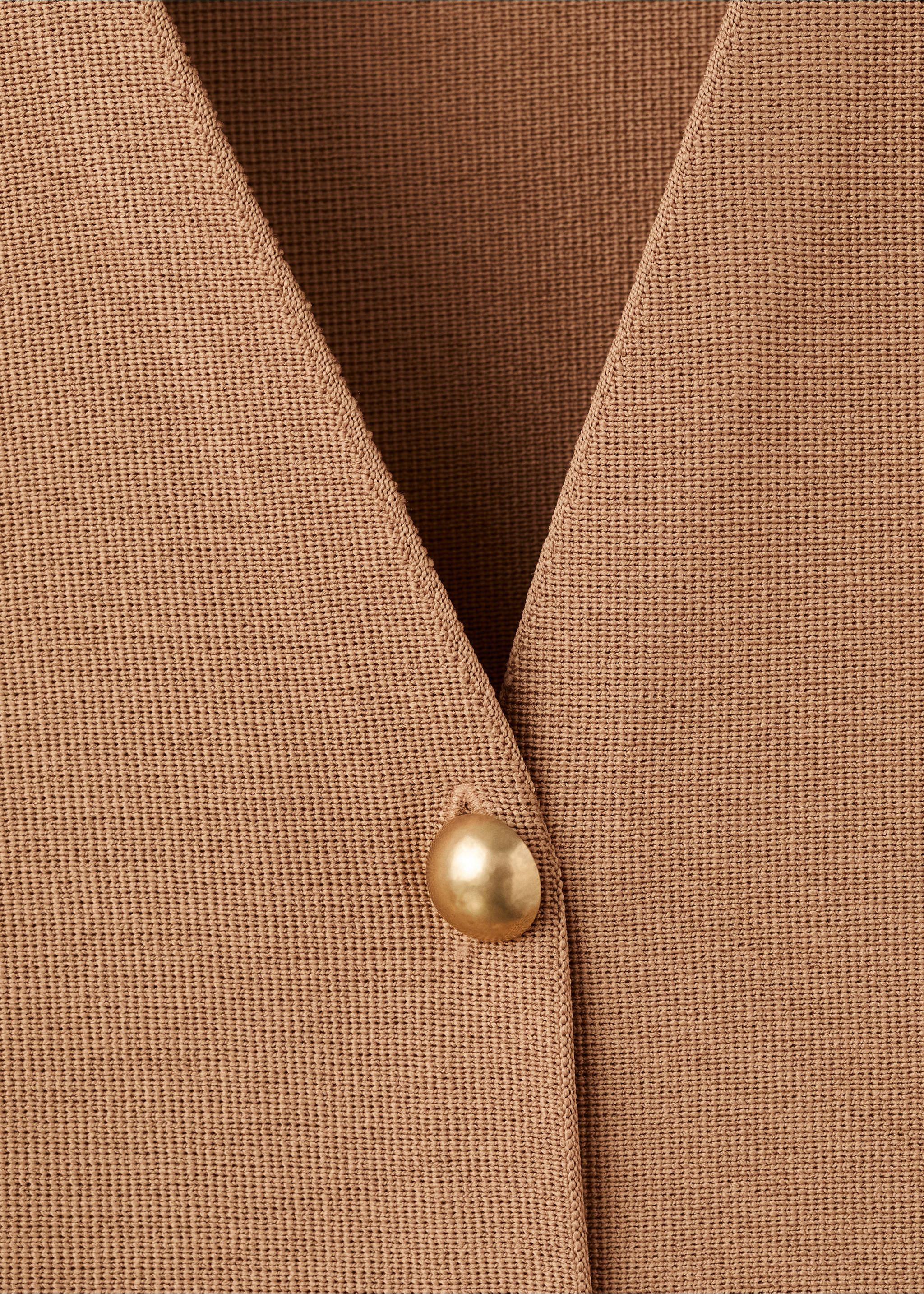 Fitted knitted jacket with buttons - Details of the article 8, Medium Brown. Ref: 17065823-00.