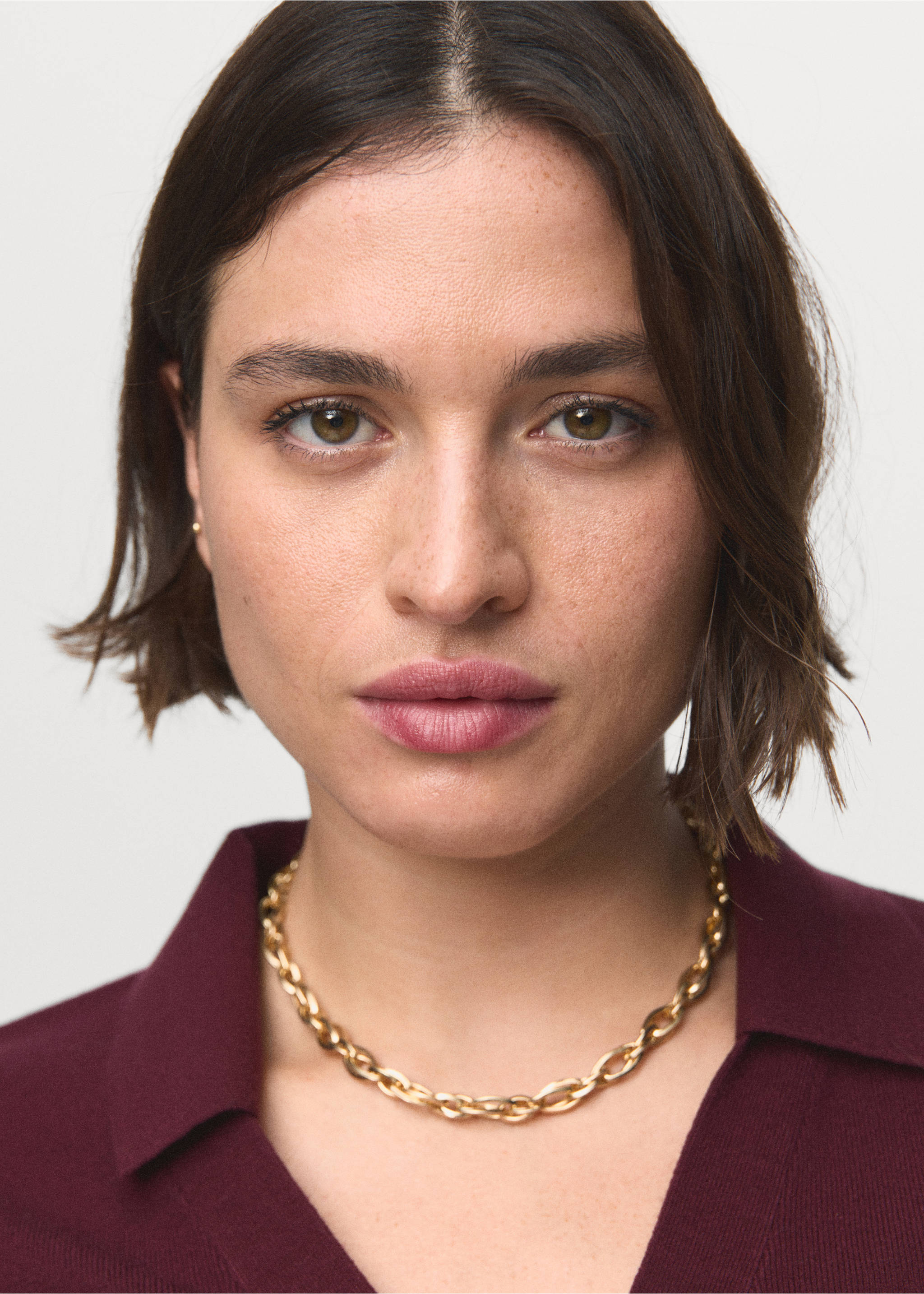 Fine-knit sweater with shirt collar - Details of the article 4, Wine. Ref: 17065981-00.