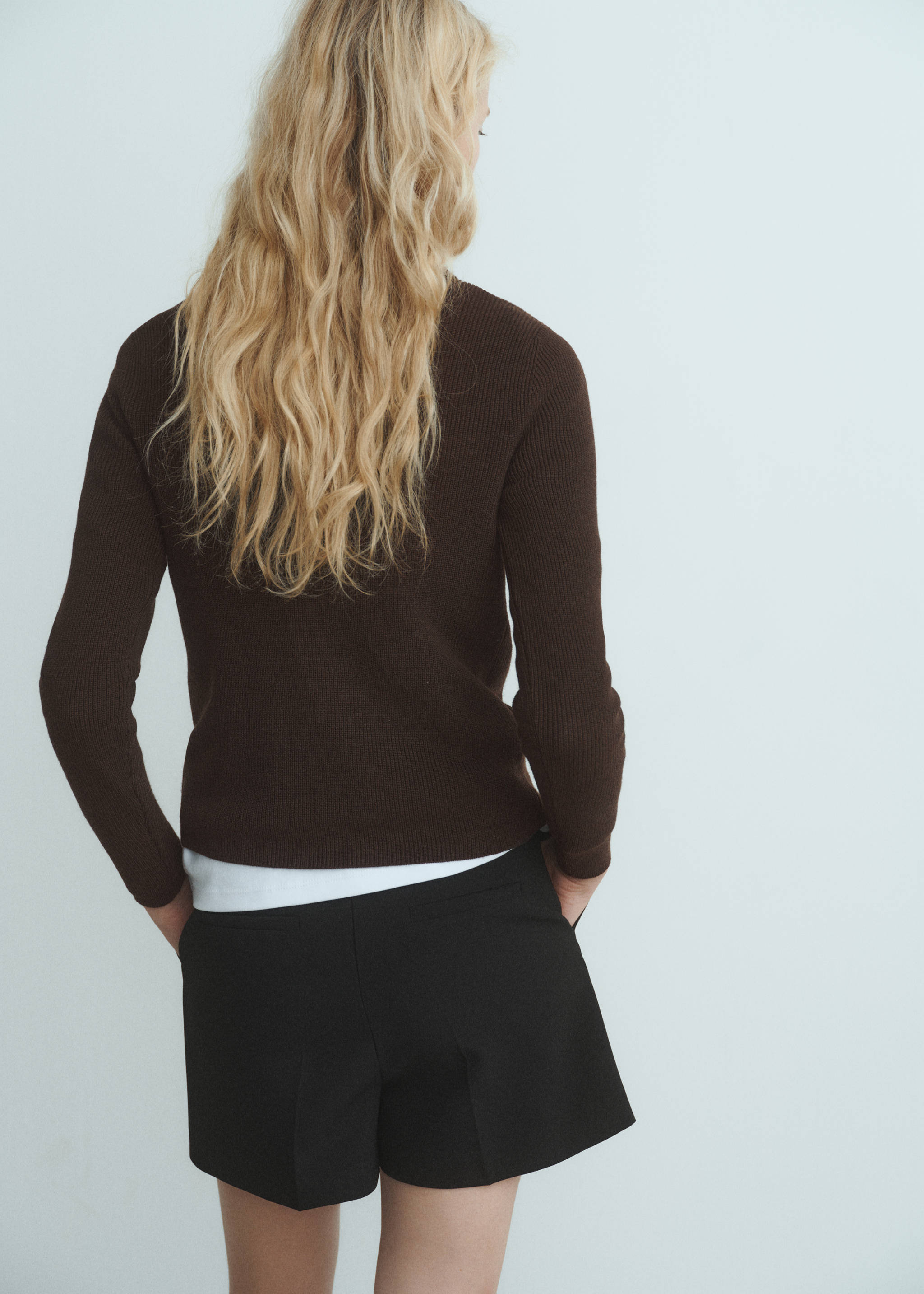 Pull col asymétrique boutons - Verso de l’article