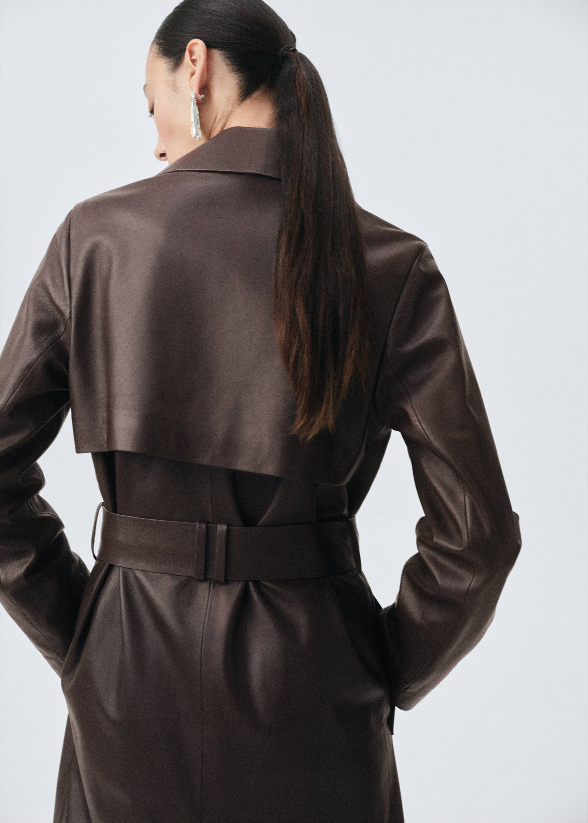 100% leather trench coat with belt - Details of the article 3, Brown. Ref: 17066343-00.
