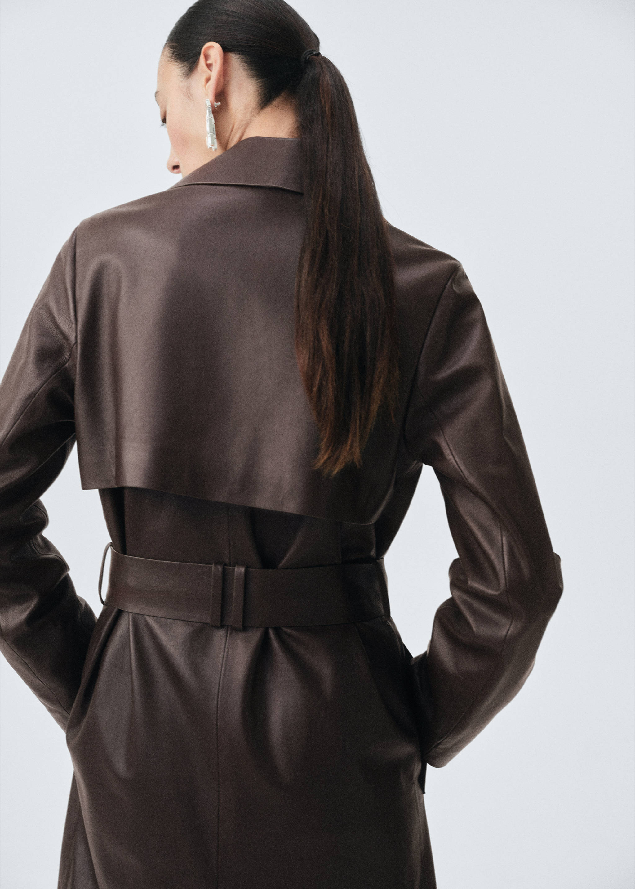 100% leather trench coat with belt - Details of the article 3