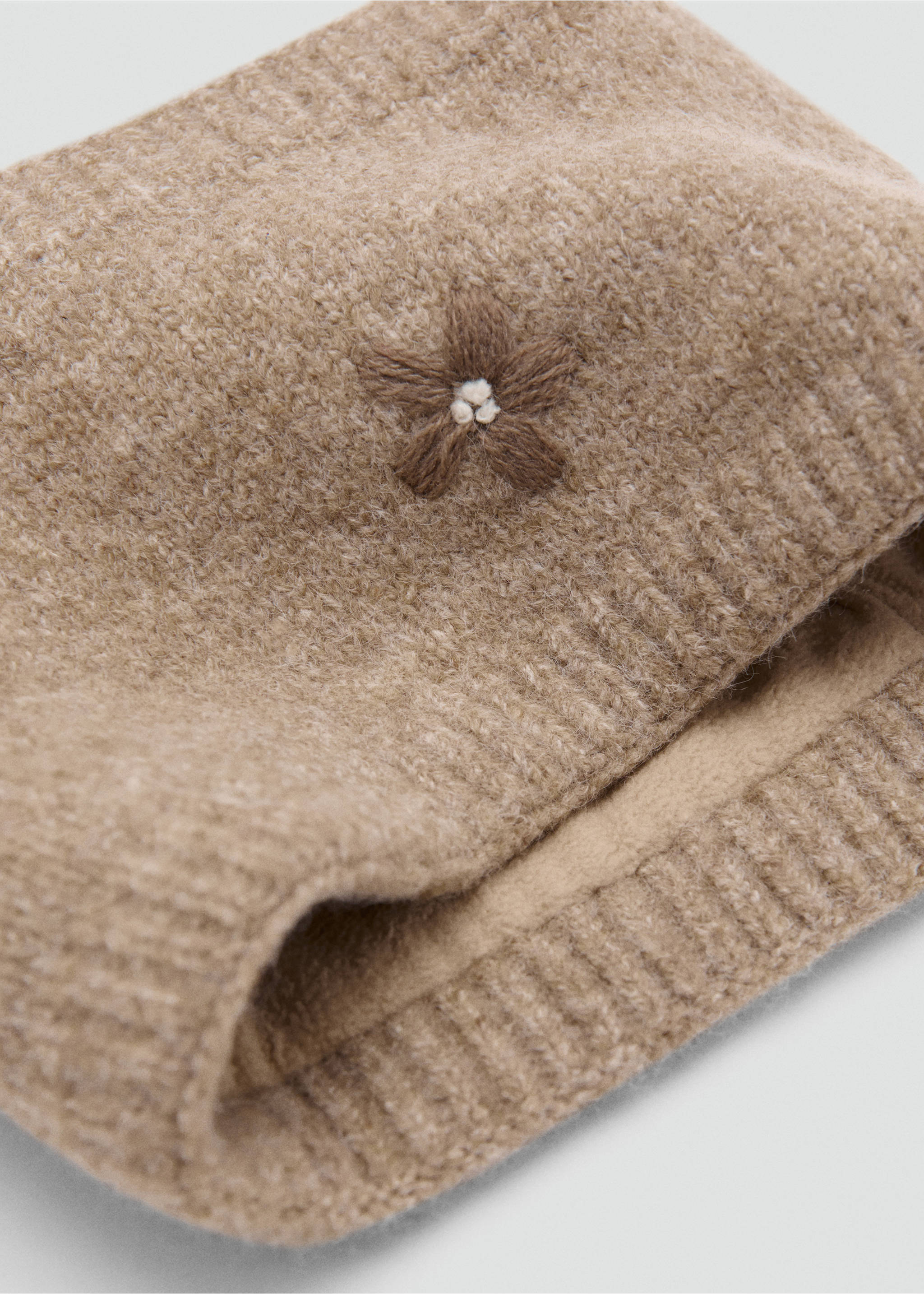 Gebreide geborduurde sjaal - Middenvlak, Zand. Ref: 17066347-00.