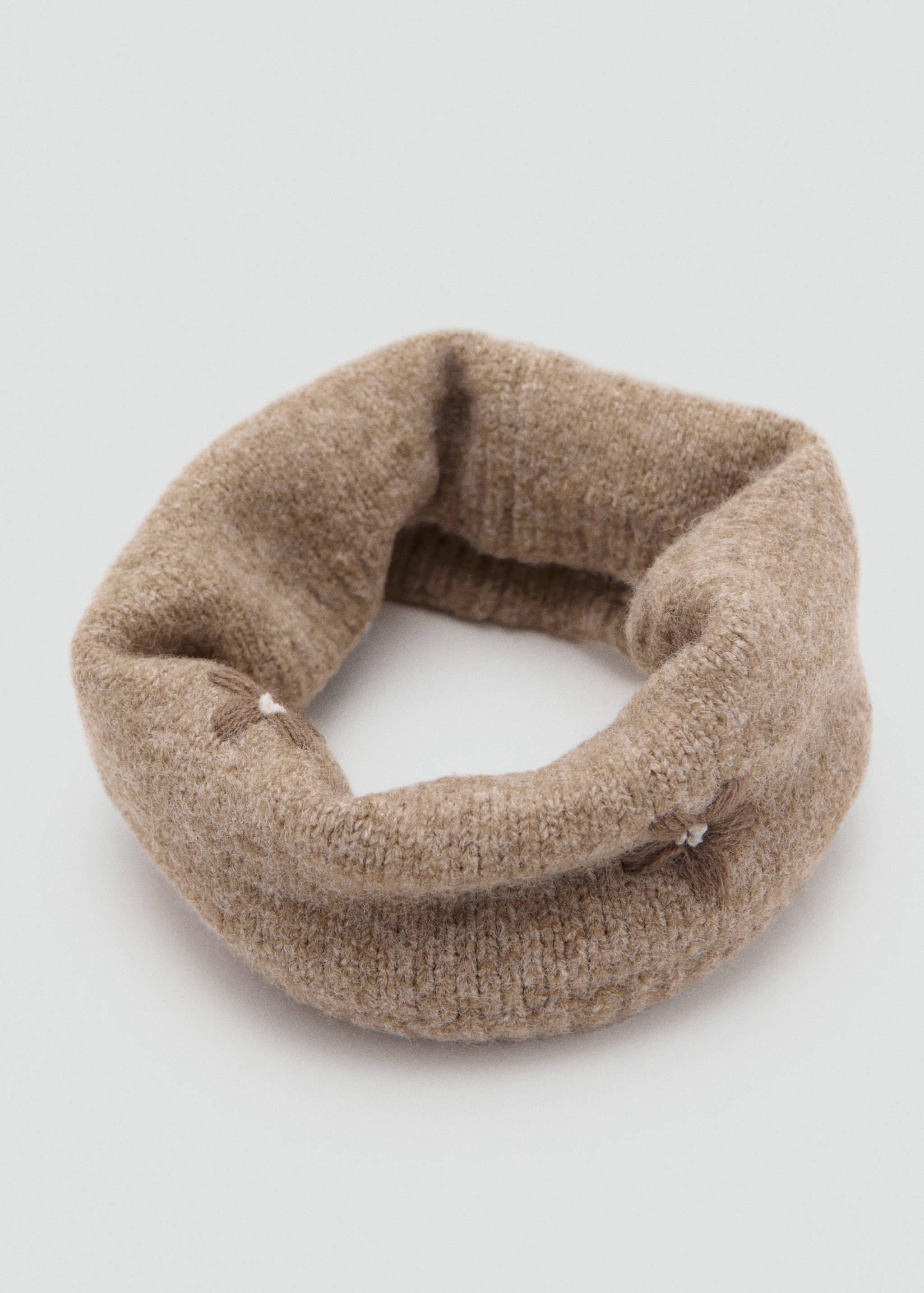 Embroidered knitted scarf - Details of the article 1