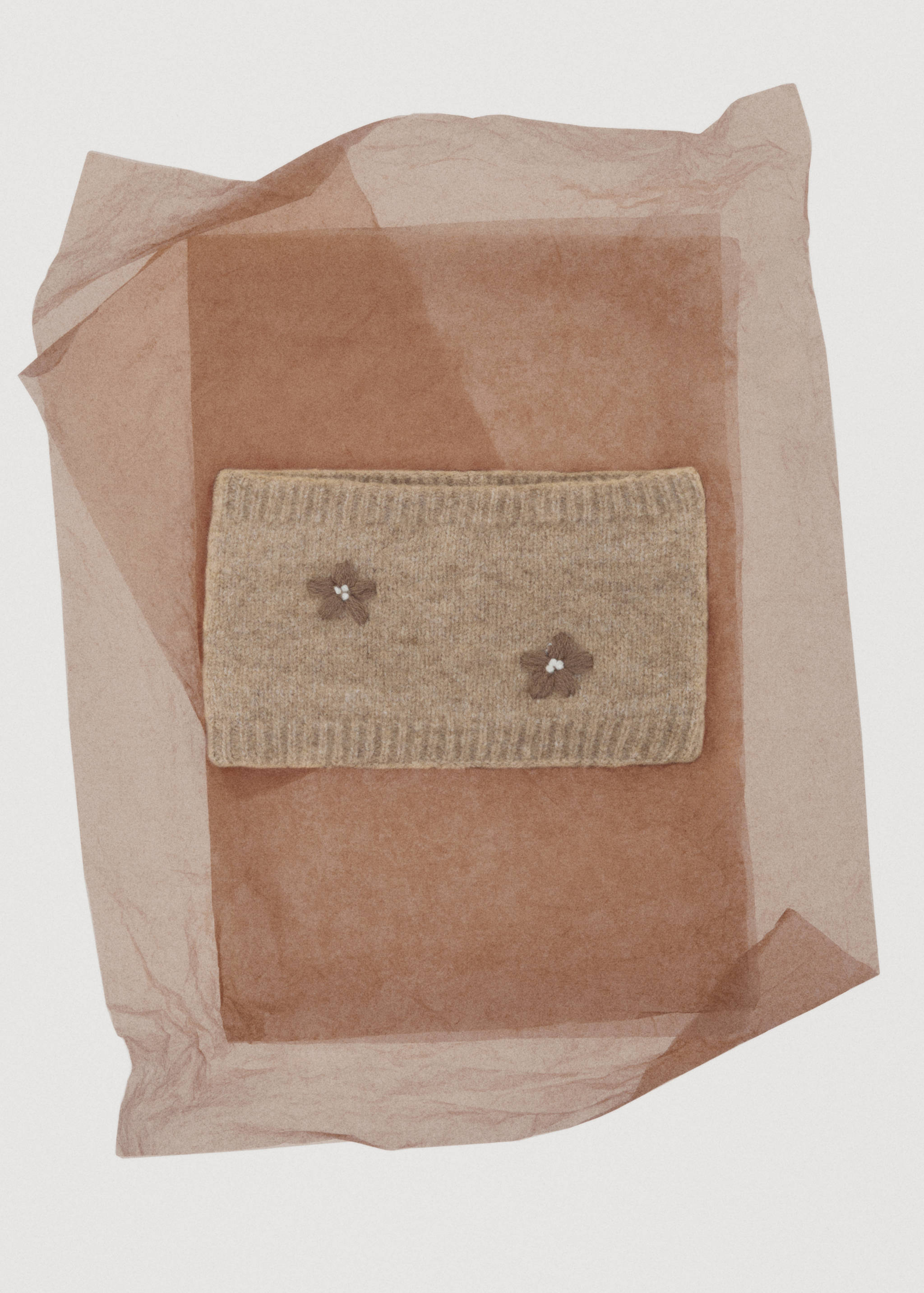 Embroidered knitted scarf - Details of the article 5