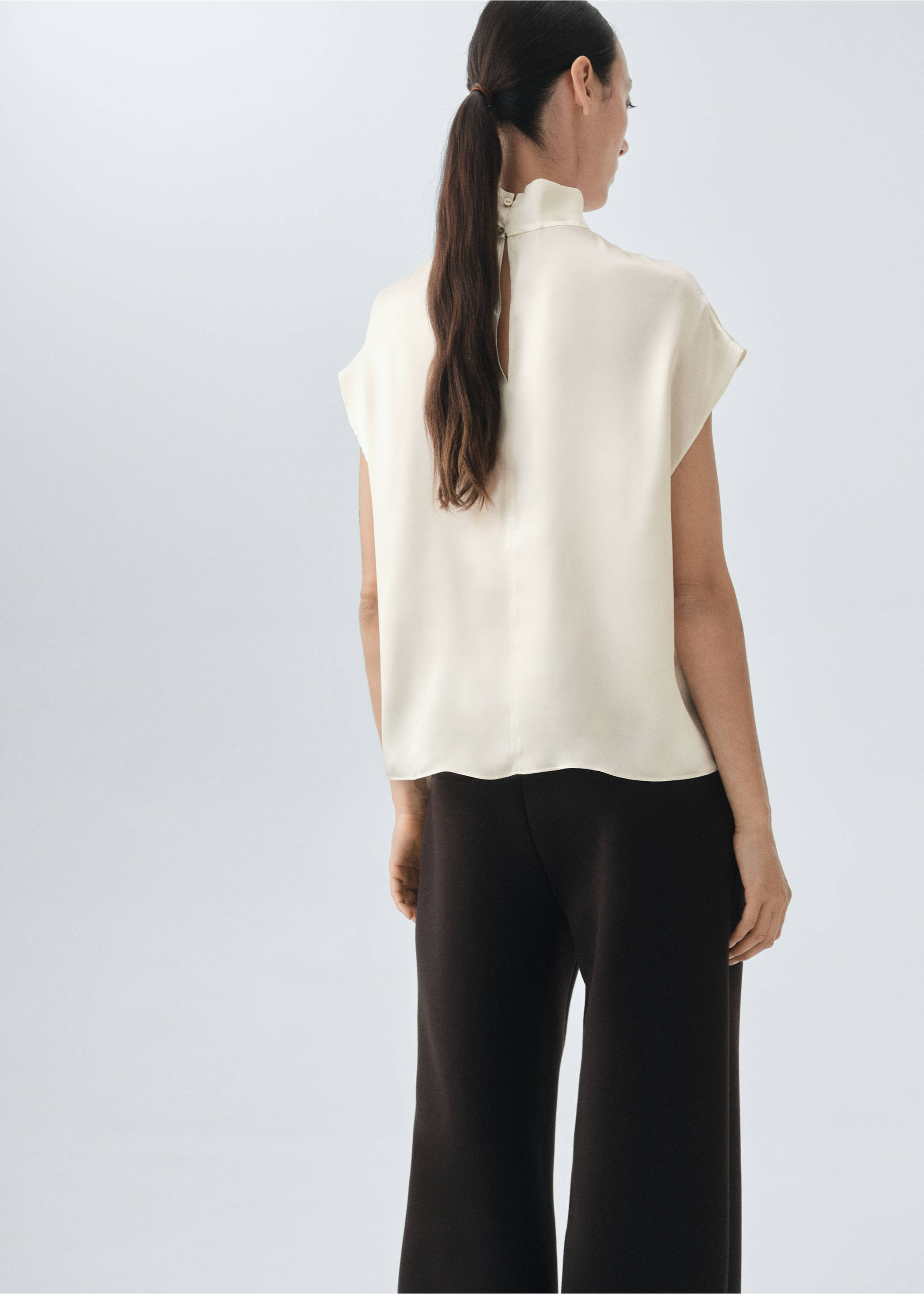 100% silk satin turtleneck blouse - Reverse of the article, Ecru. Ref: 17066348-00.
