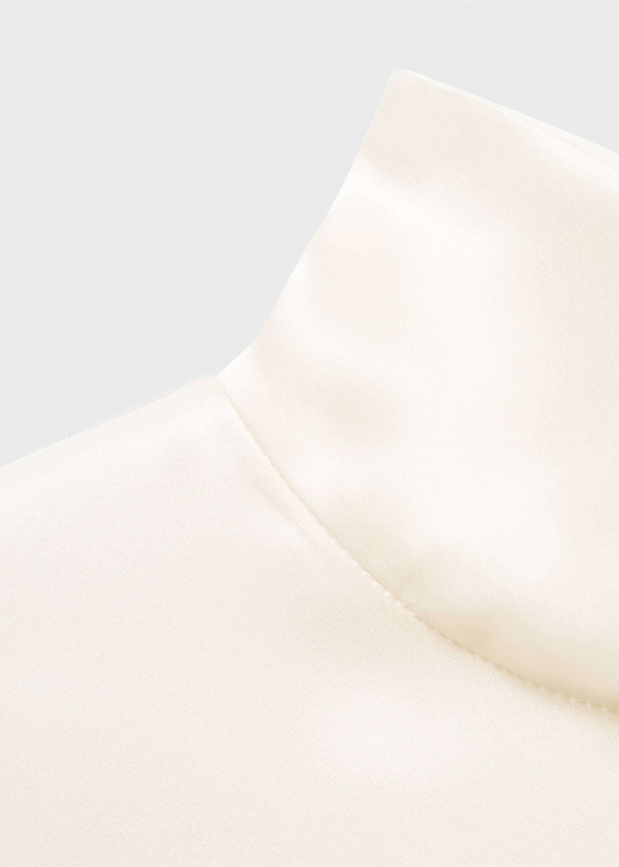 100% silk satin turtleneck blouse - Details of the article 8, Ecru. Ref: 17066348-00.