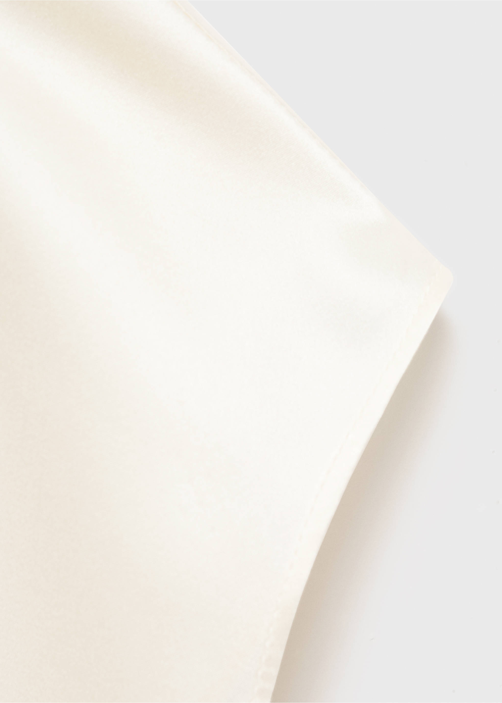 100% silk satin turtleneck blouse - Details of the article 0, Ecru. Ref: 17066348-00.