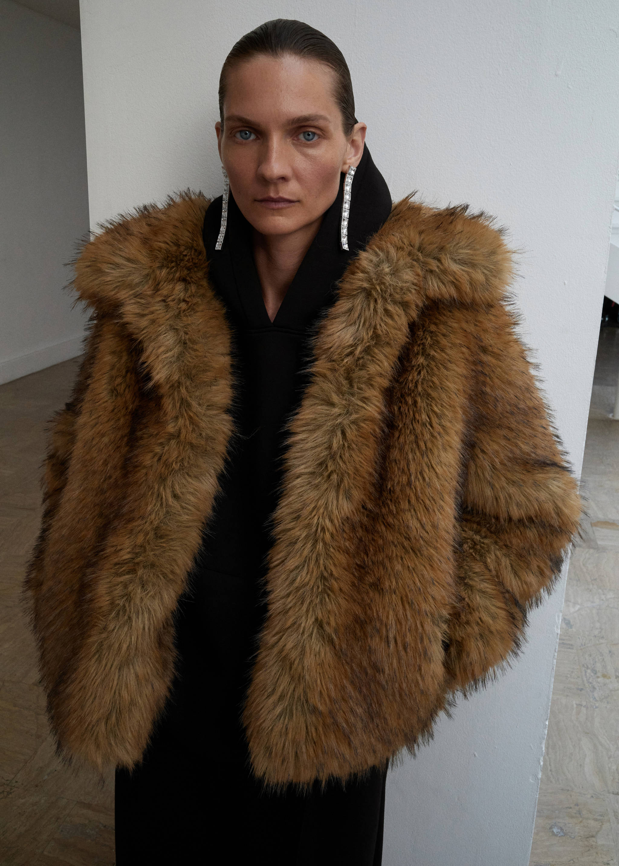 Veste fausse fourrure revers - Plan moyen
