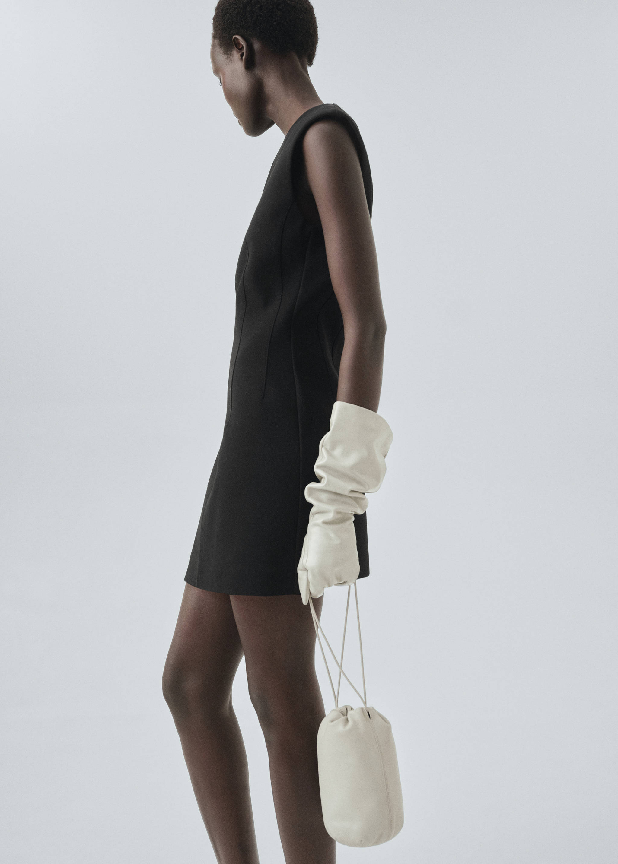 Robe coutures à poche - Plan moyen