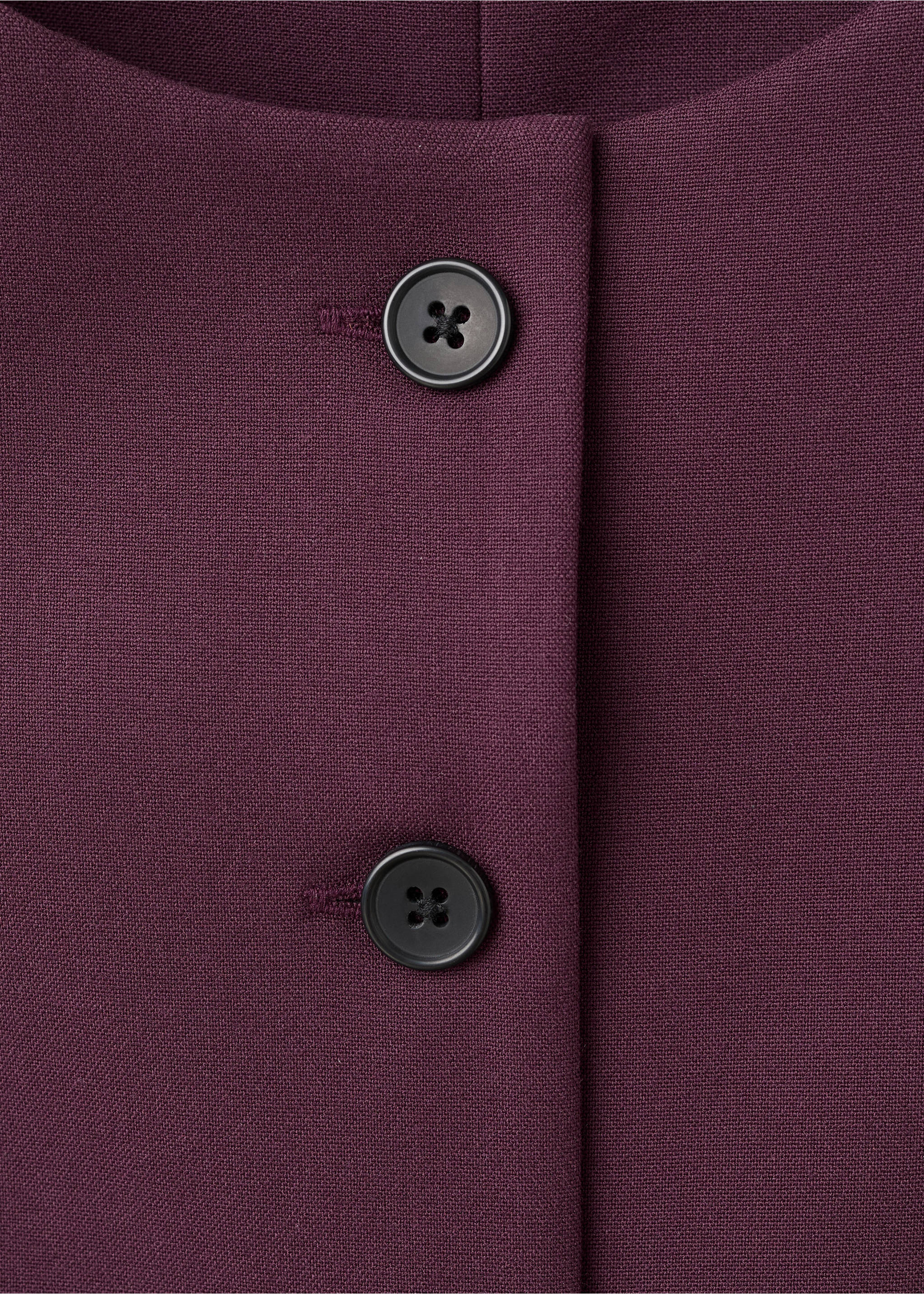 Suit waistcoat with buttons - Details of the article 8, Maroon. Ref: 17066361-00.