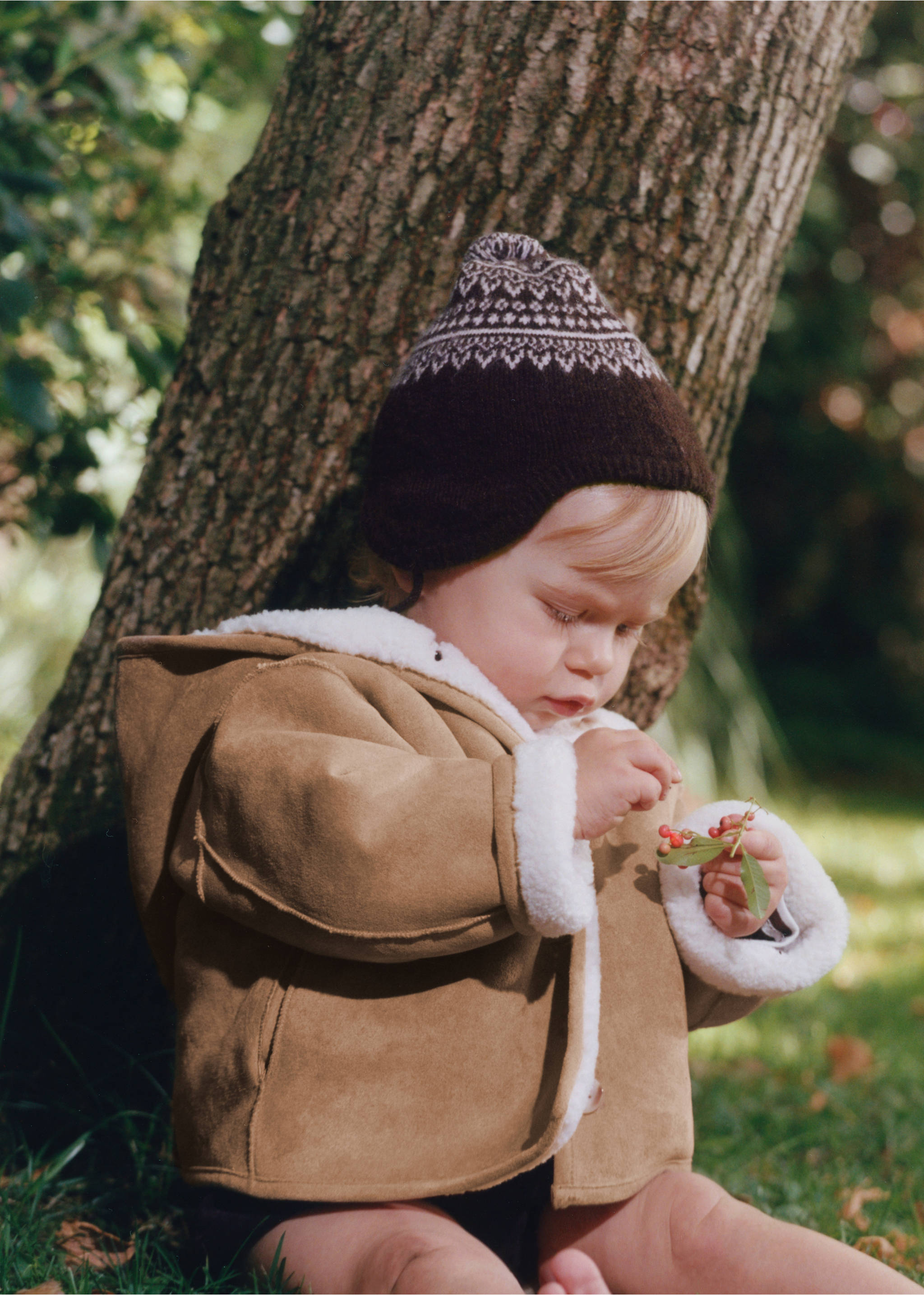 Reversible double-faced teddy coat - Details of the article 5, Medium Brown. Ref: 17066735-00.
