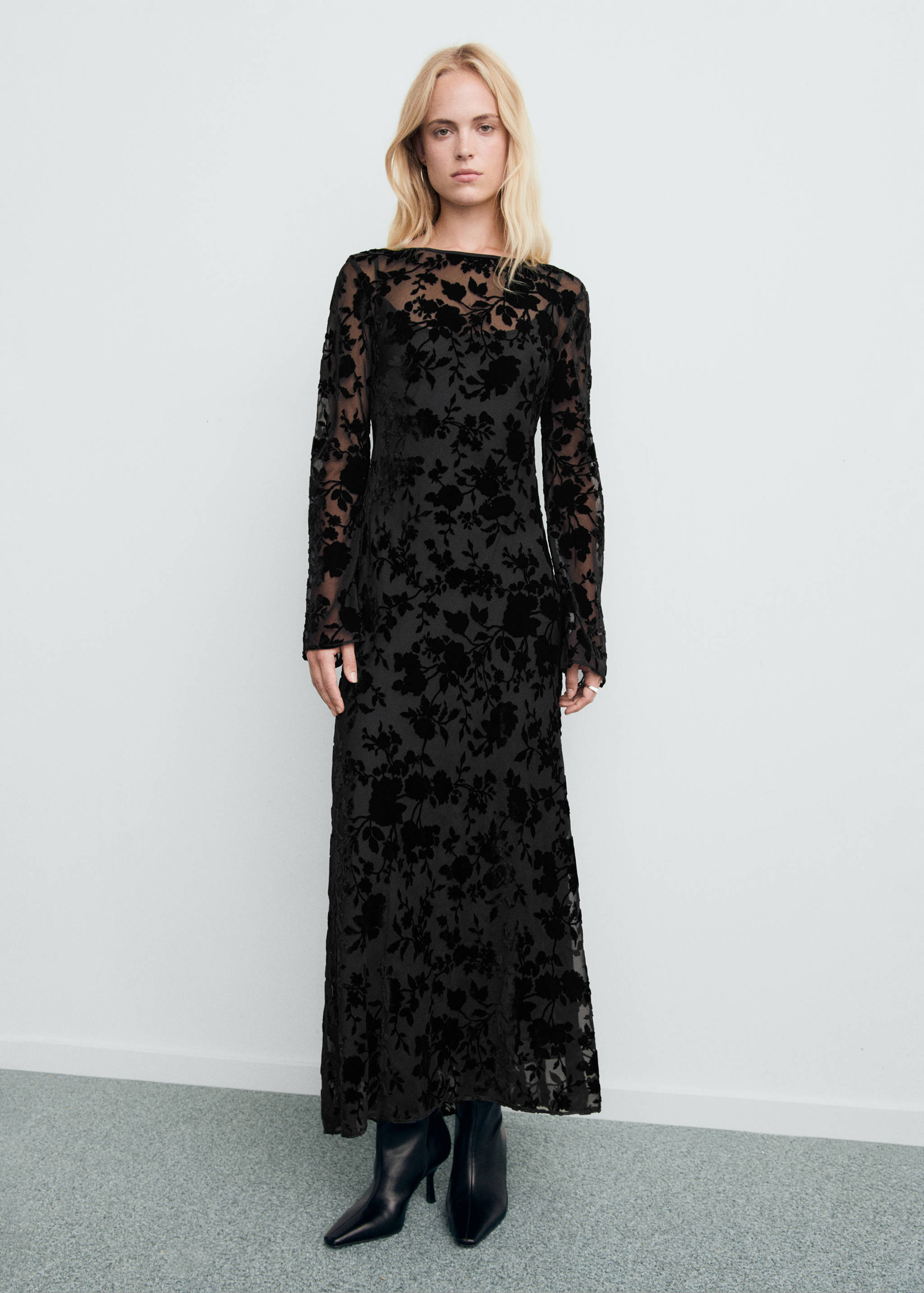 Jacquard-Kleid mit Blumenmuster und ausgestellten Ärmeln - Allgemeine Ansicht
