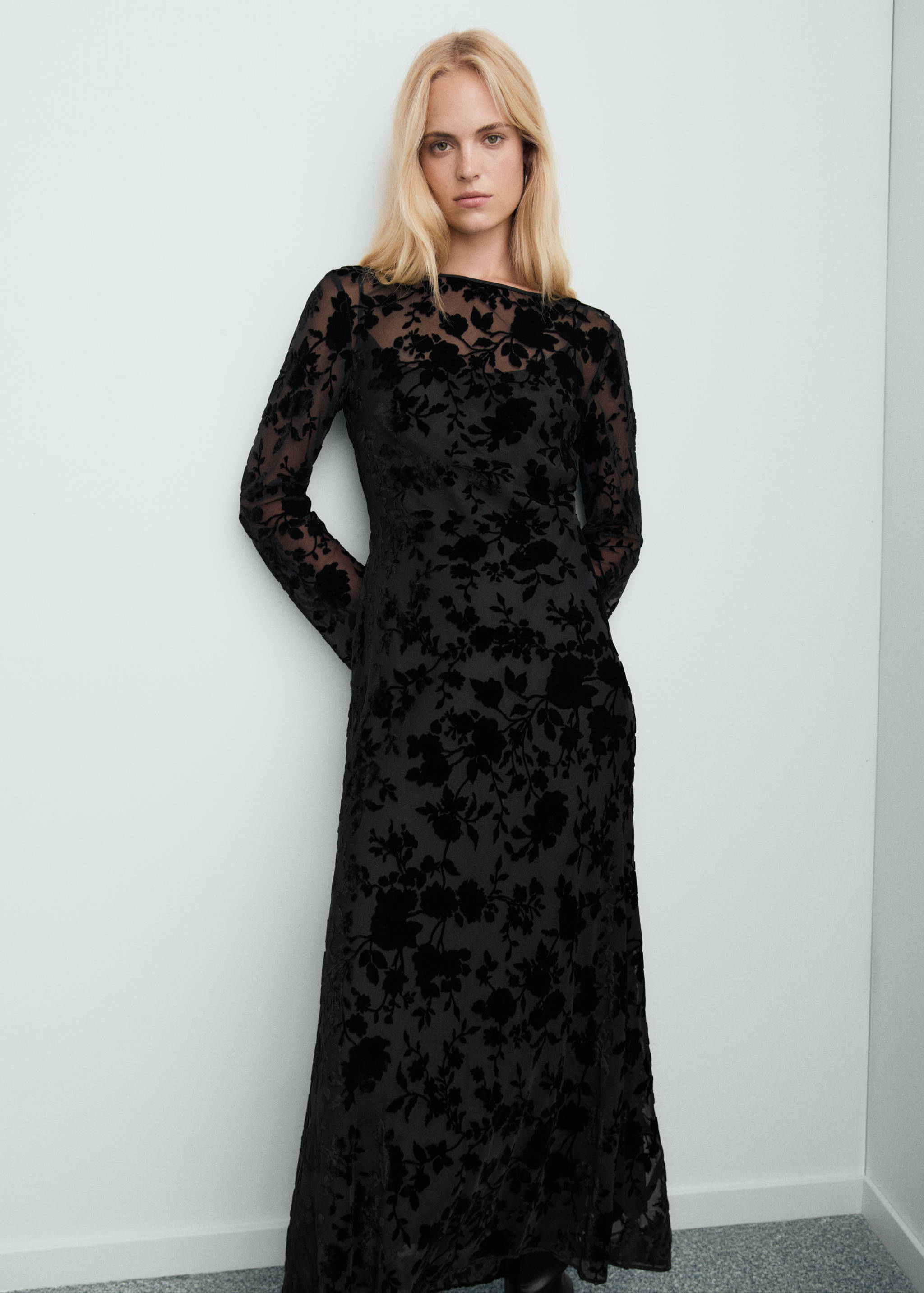 Jacquard-Kleid mit Blumenmuster und ausgestellten Ärmeln - Detail des Artikels 2