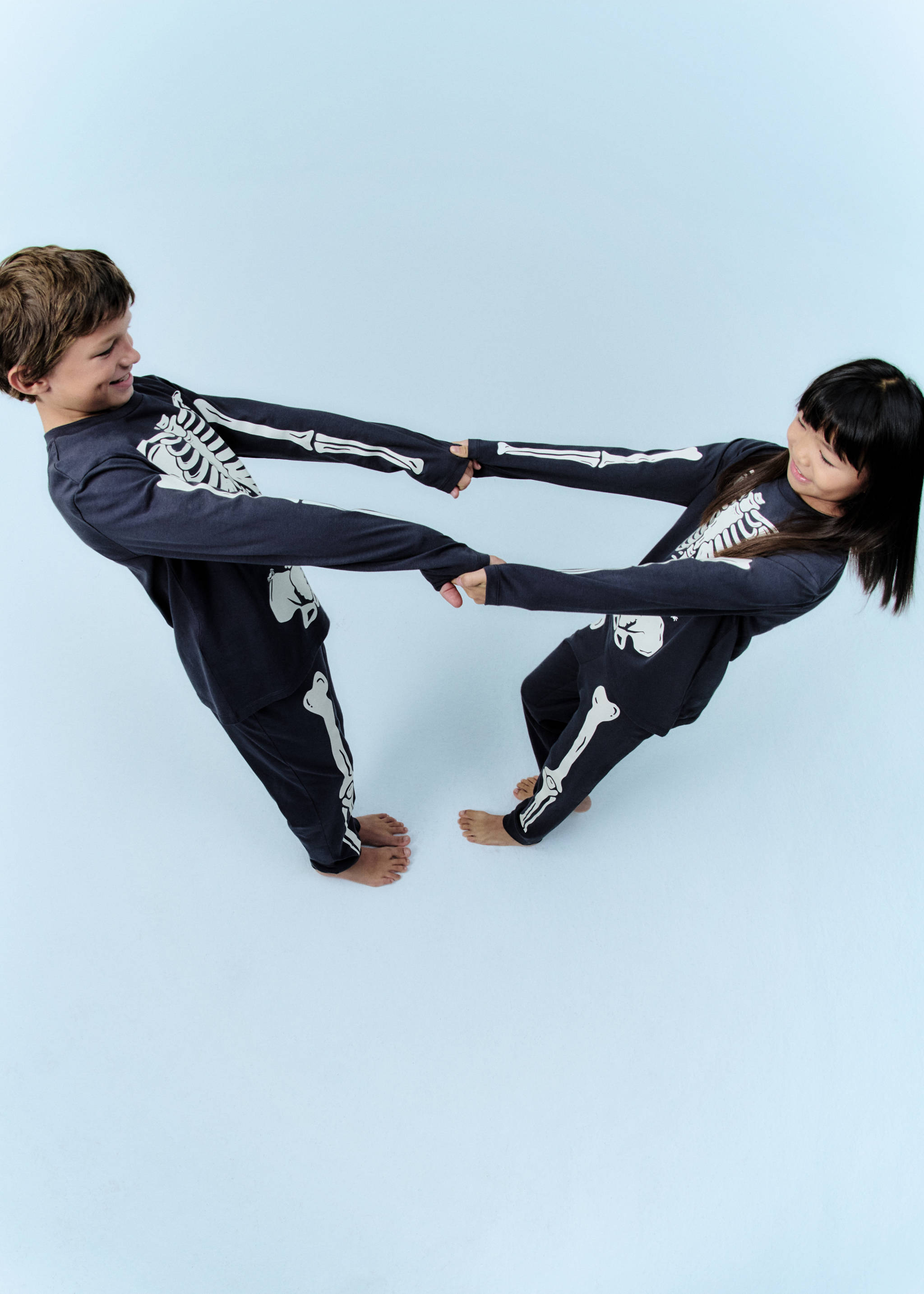 Glow in the dark skeleton pyjama - Details of the article 1, Charcoal. Ref: 17067763-00.