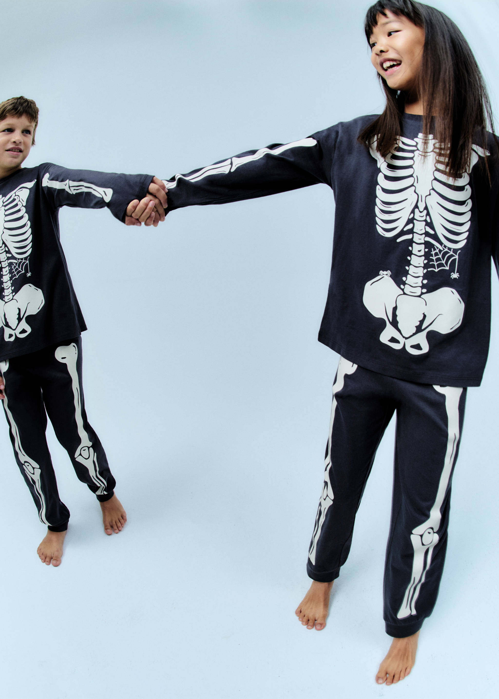 Glow in the dark skeleton pyjama - Details of the article 5, Charcoal. Ref: 17067763-00.