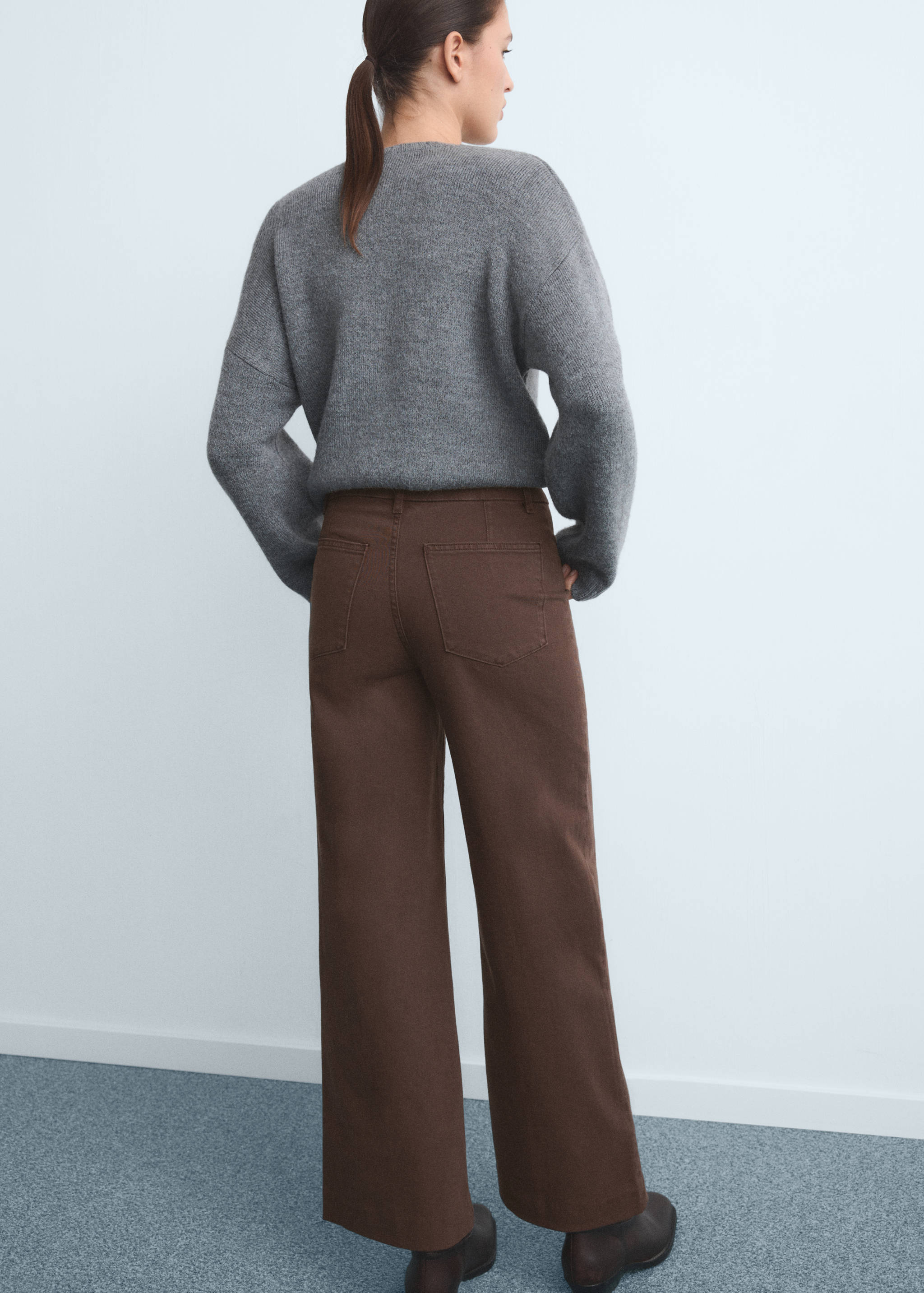 High-waisted wide leg jeans with stitching - Reverse of the article