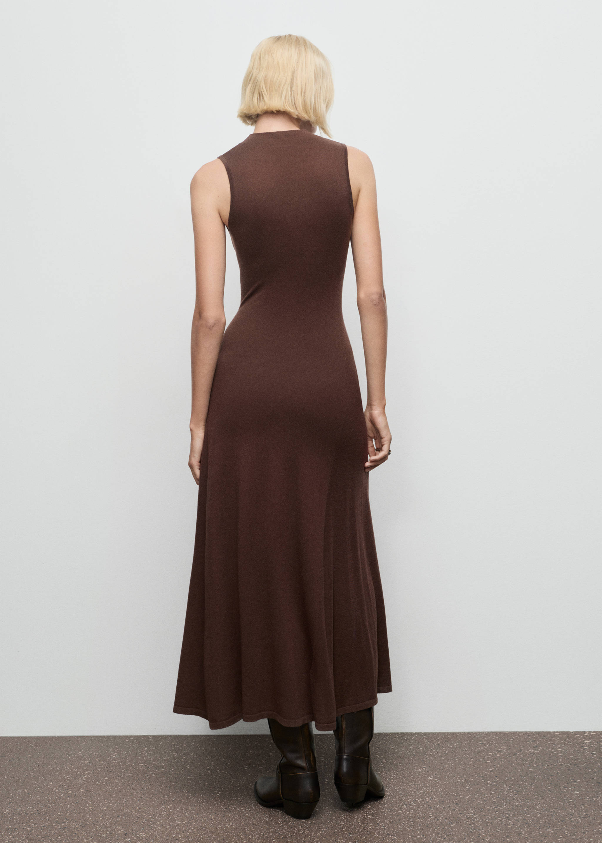 Perkins-neck knitted dress - Reverse of the article
