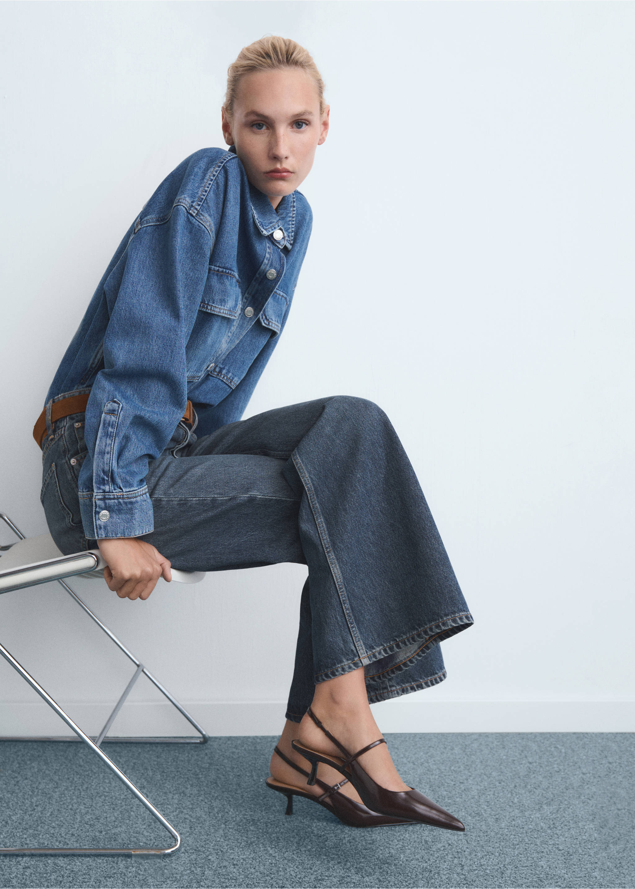 Wide leg jeans with buttons - Details of the article 2, Dark Blue. Ref: 17067793-00.