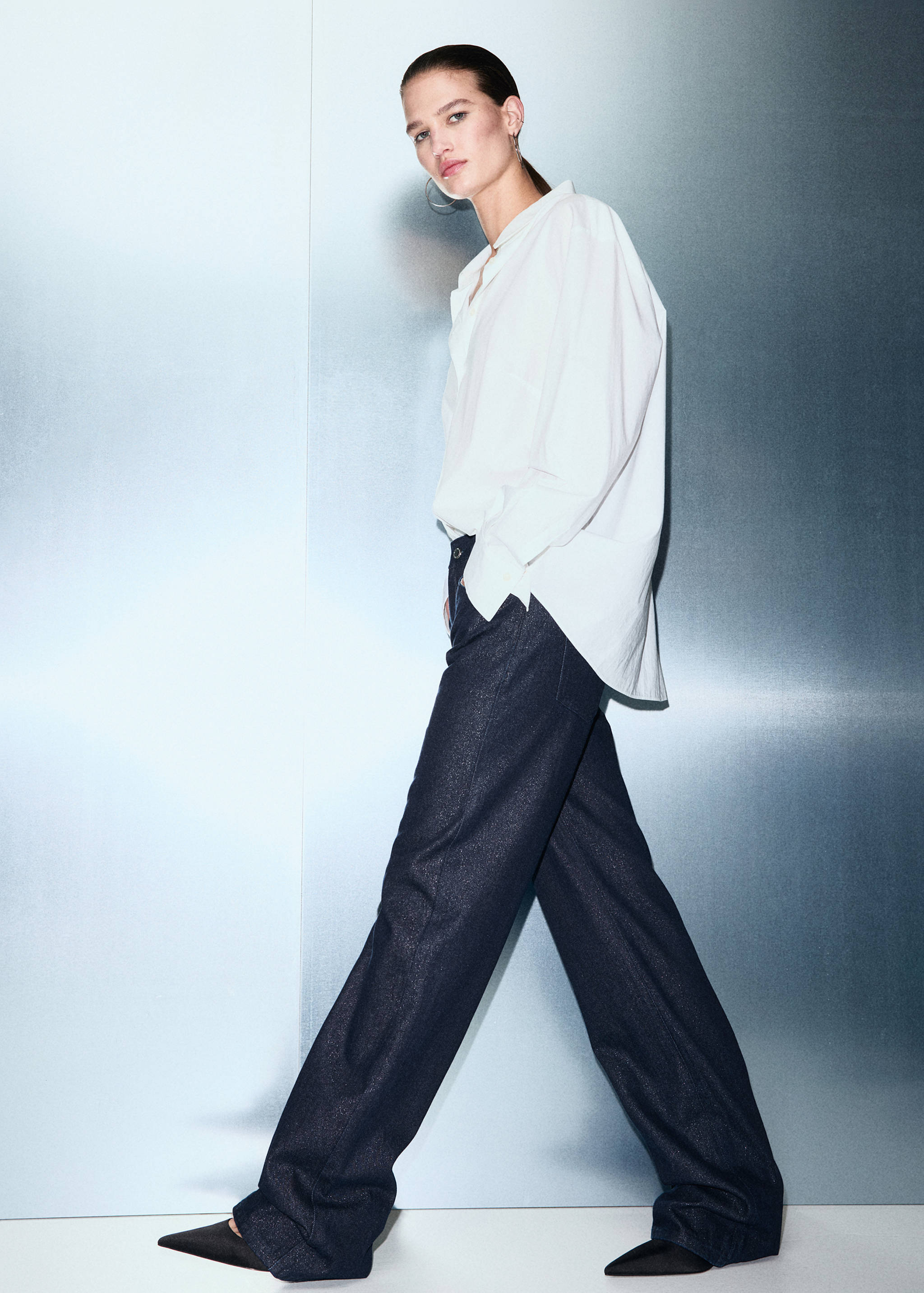 Shiny straight-leg jeans - Details of the article 2