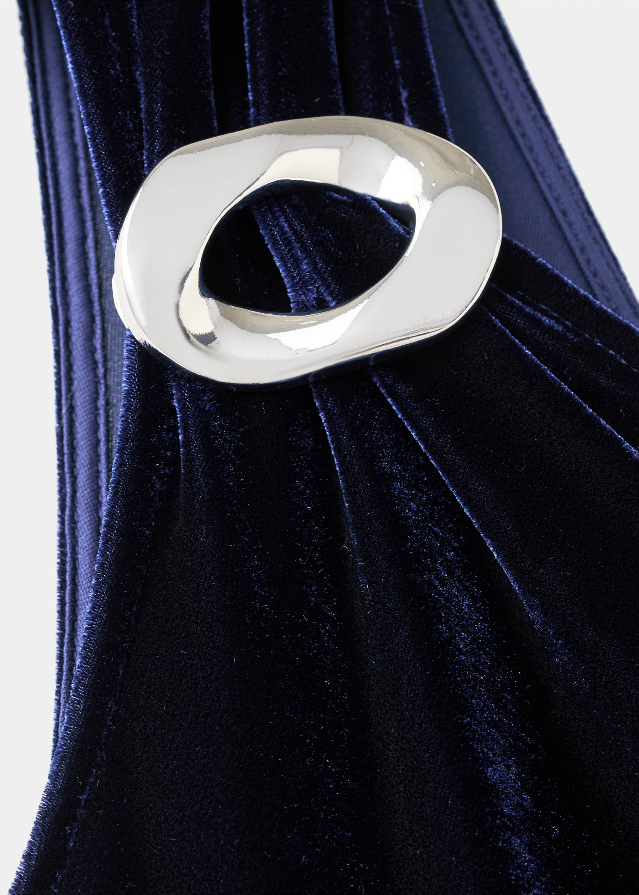 Navy blue velvet jumpsuit detail with a silver buckle, Navy. Ref: 17067802-00.