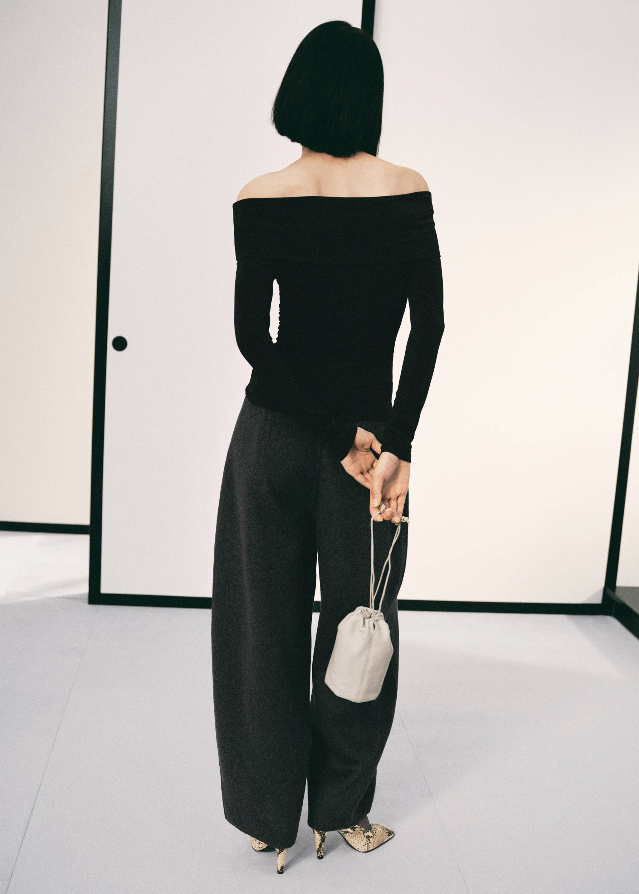 Strapless t-shirt with metallic detail - Reverse of the article
