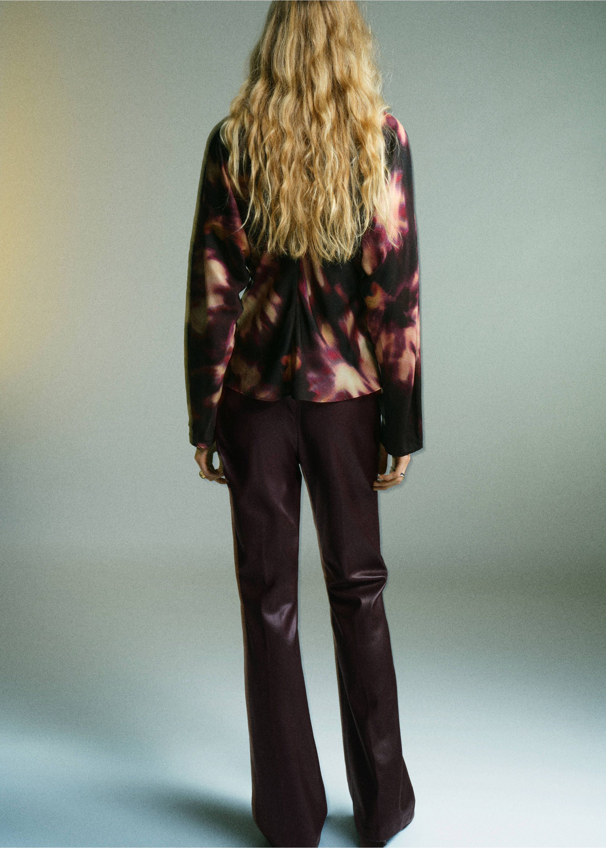 Tie-dye turtleneck blouse - Reverse of the article, Burgundy. Ref: 17067816-00.