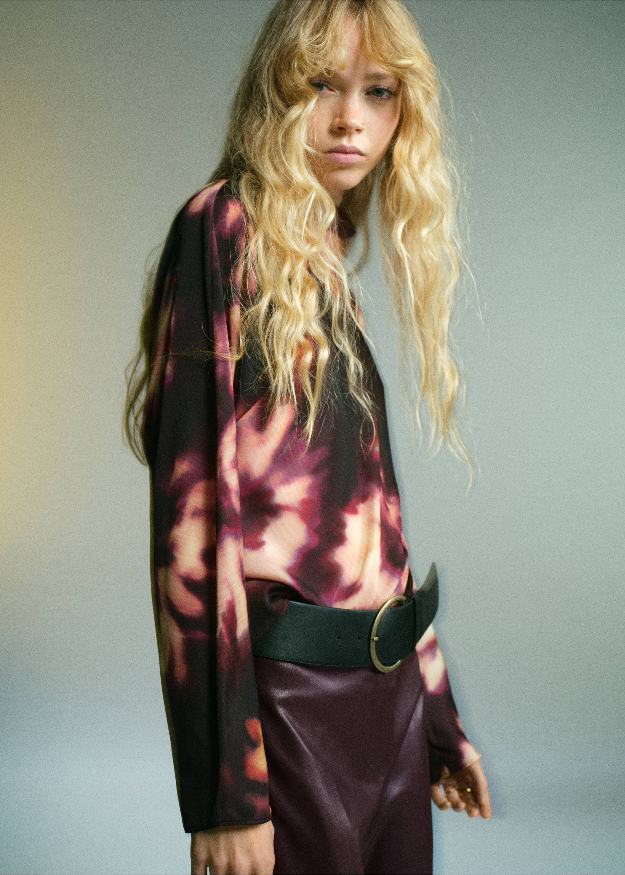 Tie-dye turtleneck blouse - Details of the article 1, Burgundy. Ref: 17067816-00.