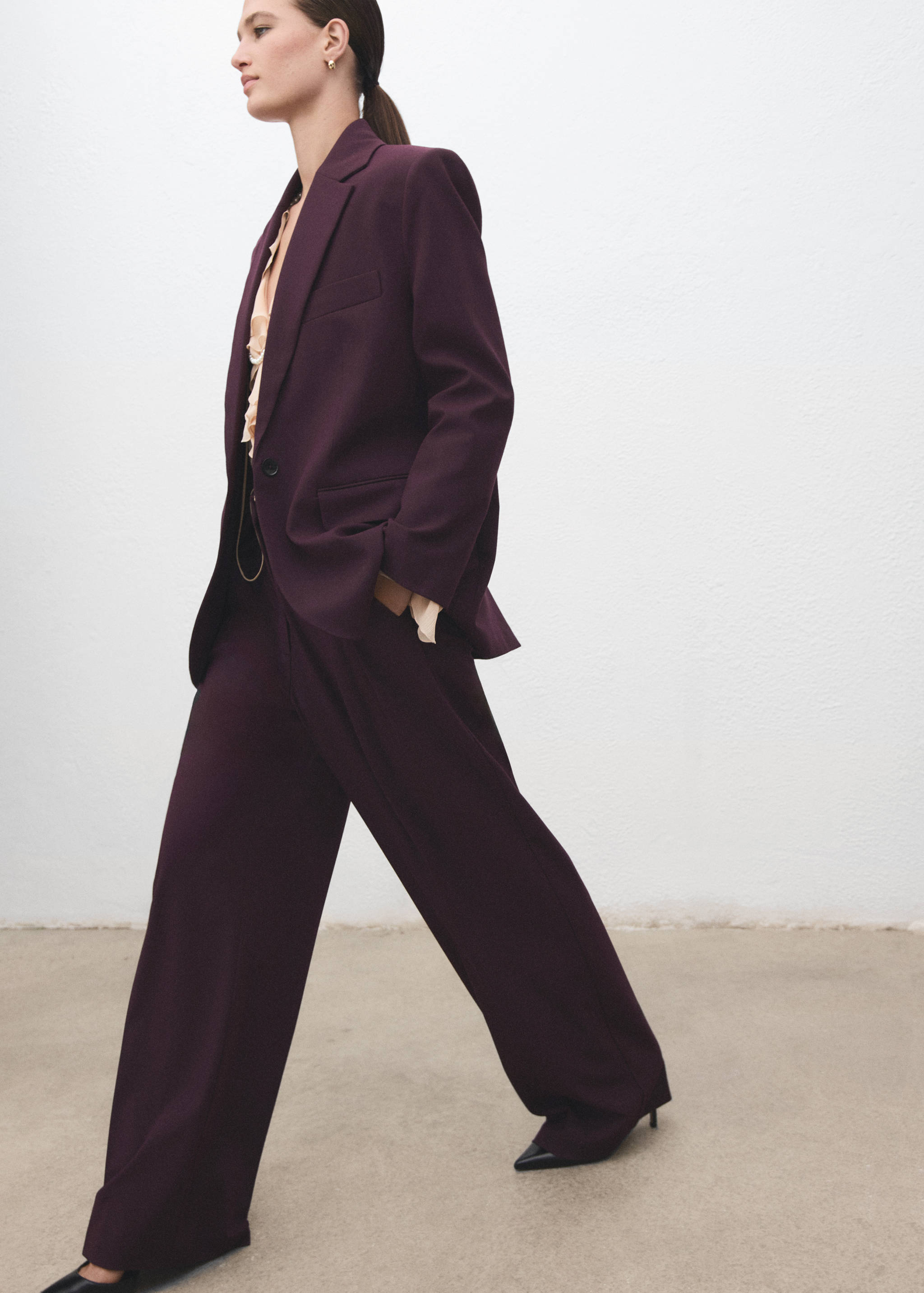 Wide leg mid-rise pleated trousers - Details of the article 2