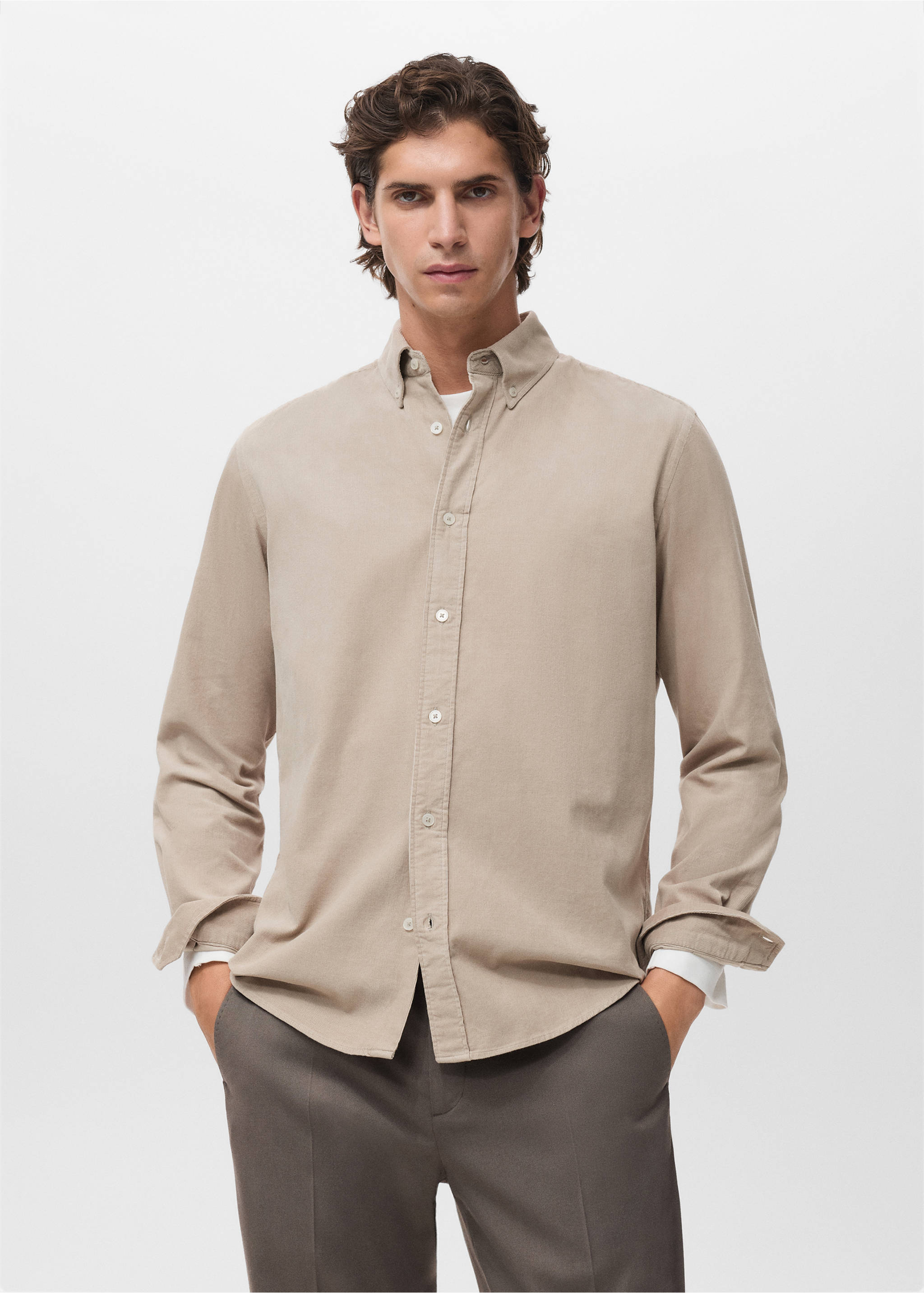 Skjorta i microcorduroy med klassisk passform - Bild av mittparti, Beige. Ref: 17067899-00.