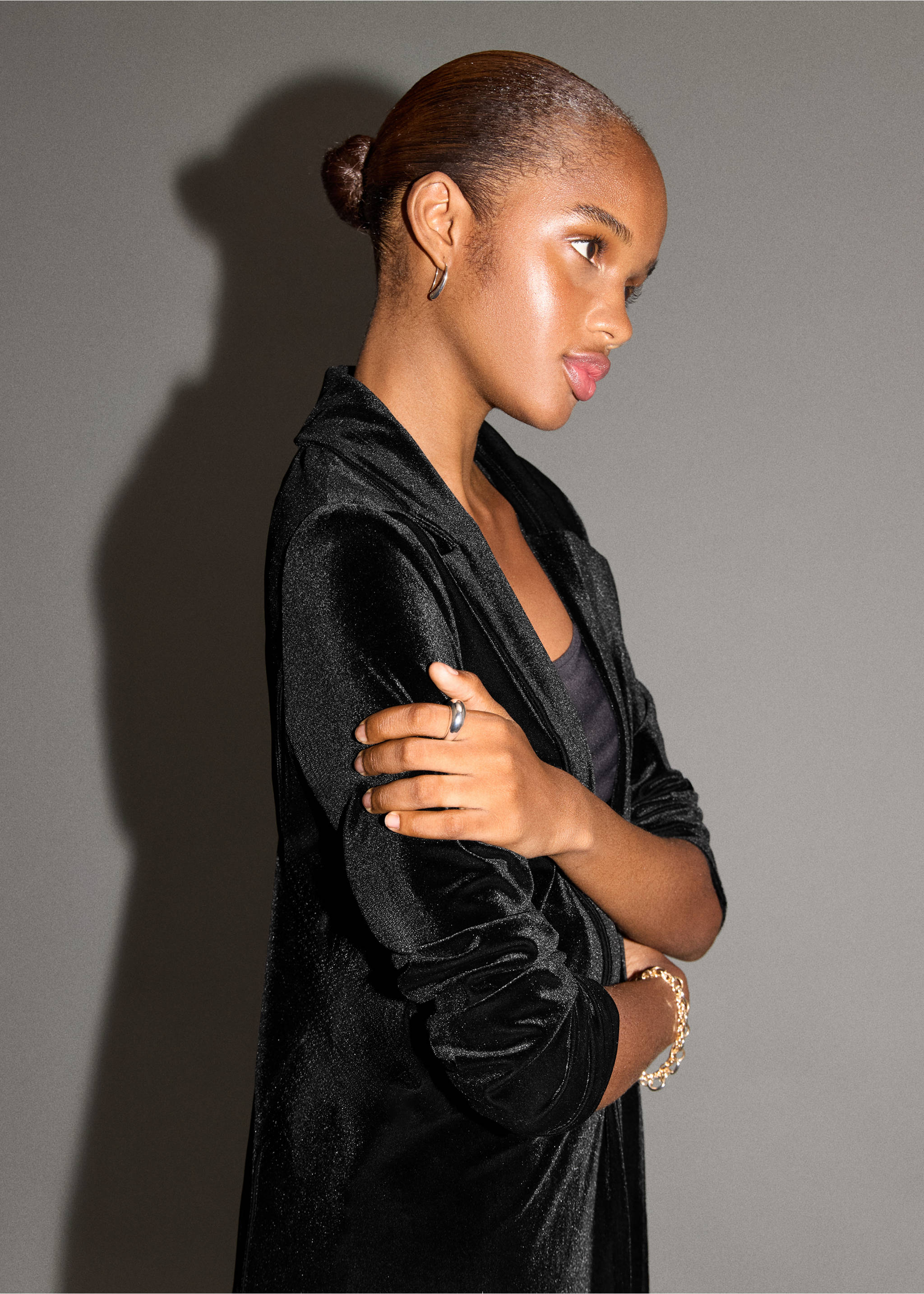 Long velvet jacket - Details of the article 1, Black. Ref: 17068284-00.