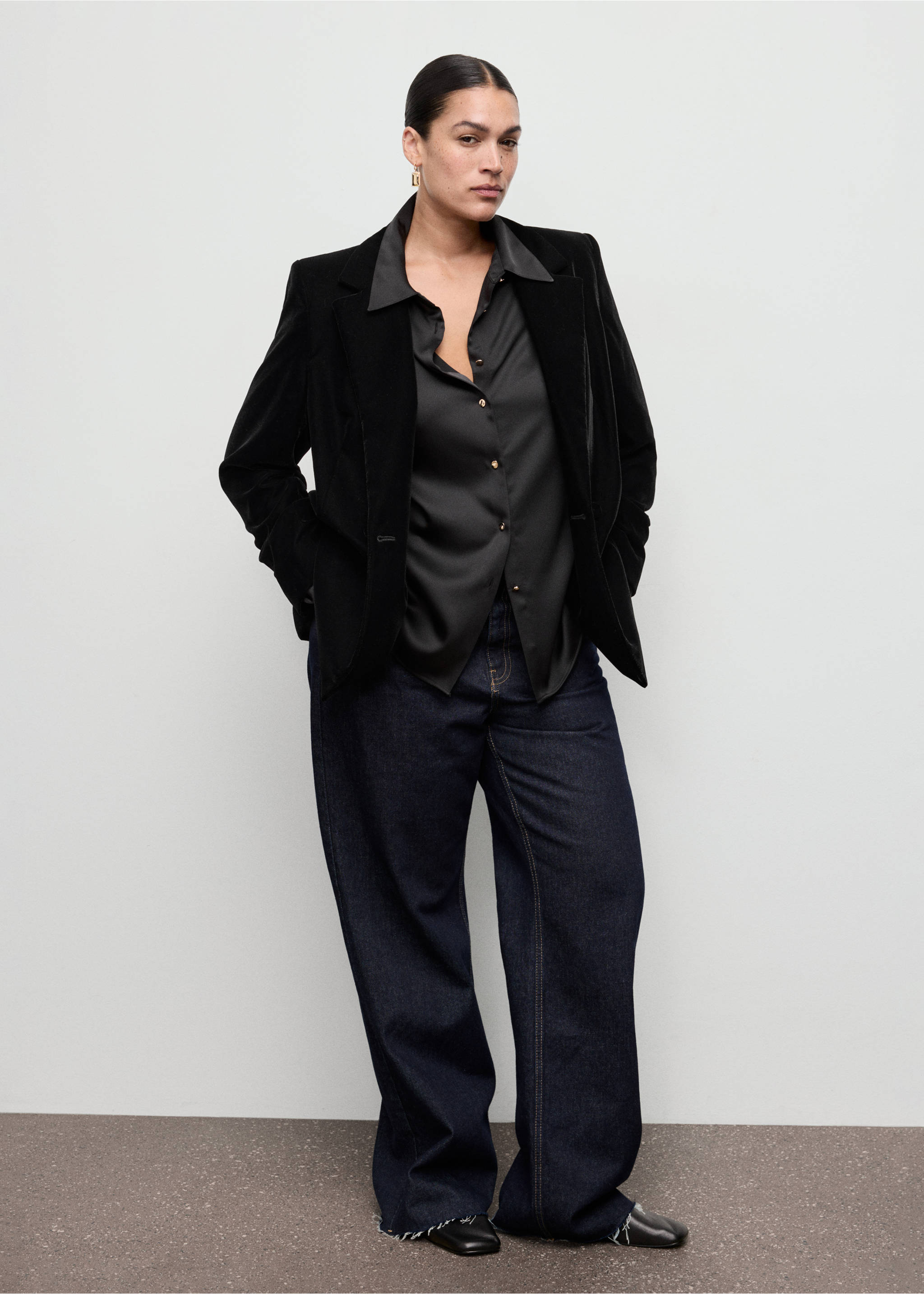 Double-breasted velvet jacket - Details of the article 6, Black. Ref: 17068287-00.