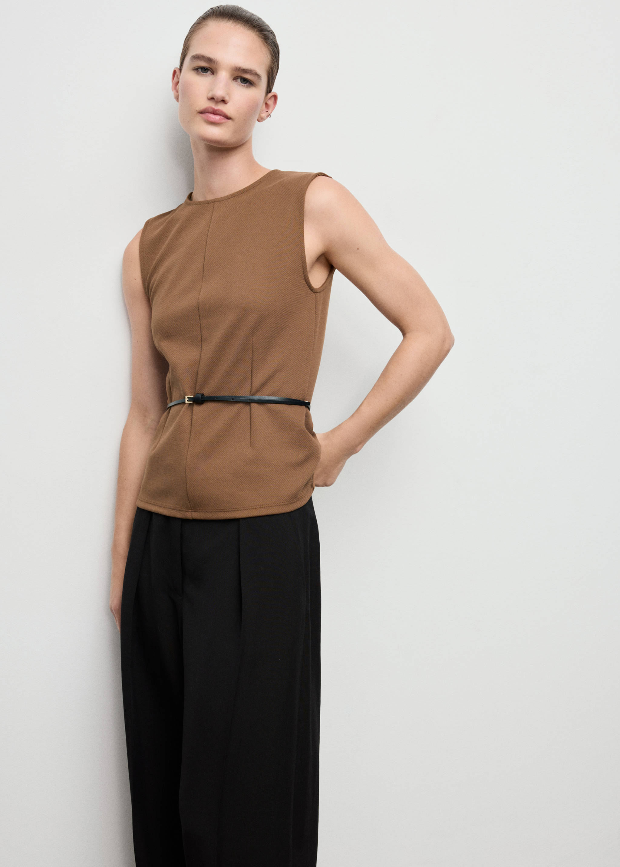 Fitted top with wide straps - Medium plane