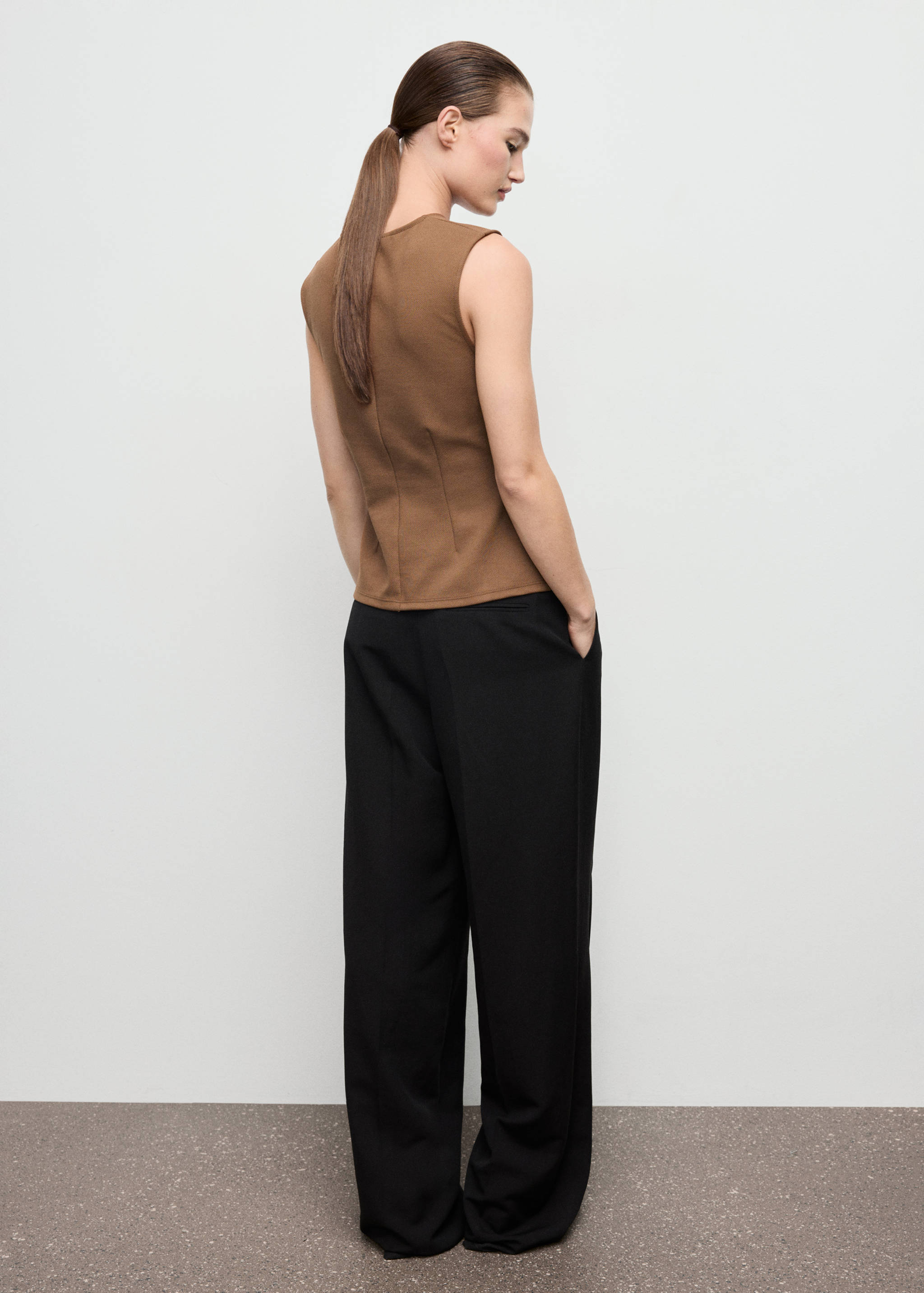 Fitted top with wide straps - Reverse of the article