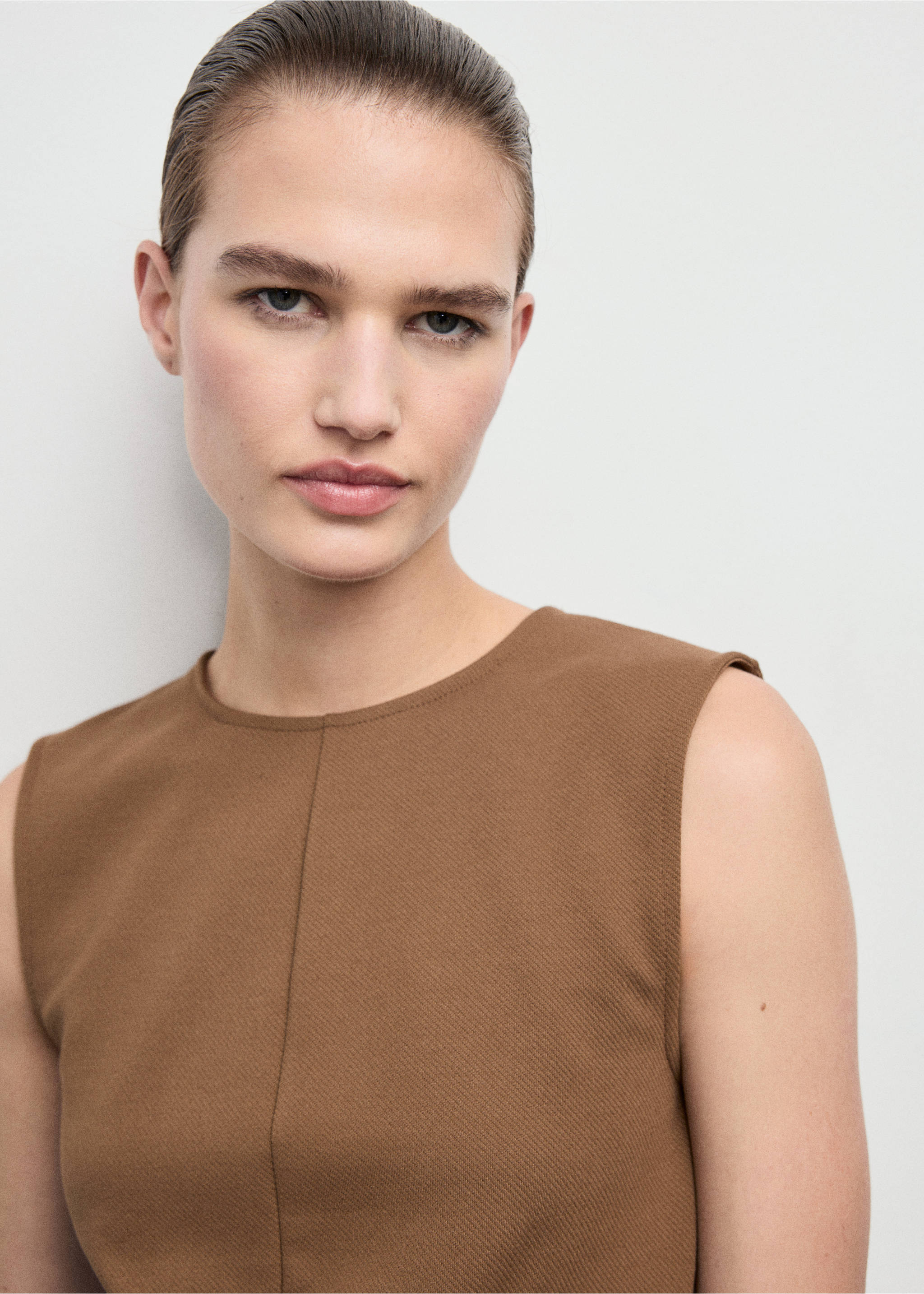 Fitted top with wide straps - Details of the article 1, Medium Brown. Ref: 17068291-00.