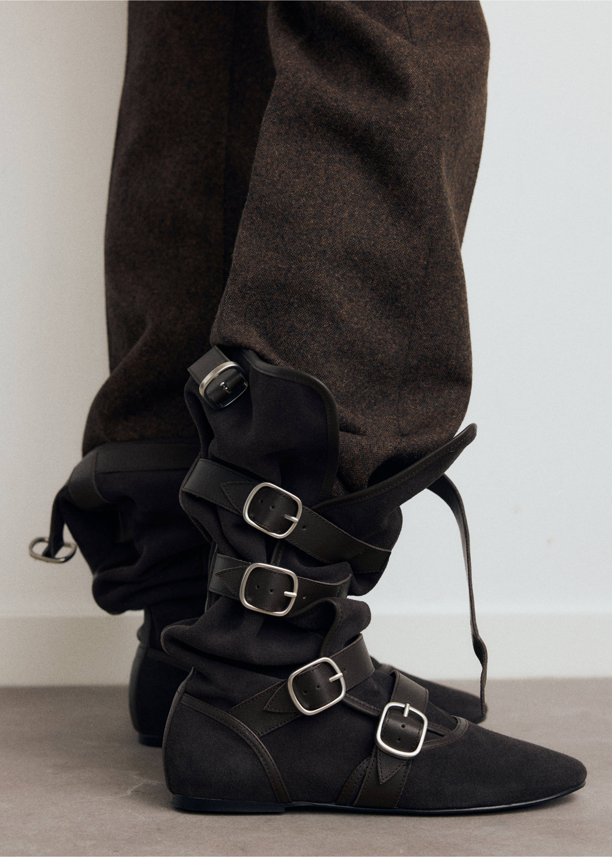 Suede boots with buckle - Details of the article 9, Dark Heather Grey. Ref: 17068631-00.