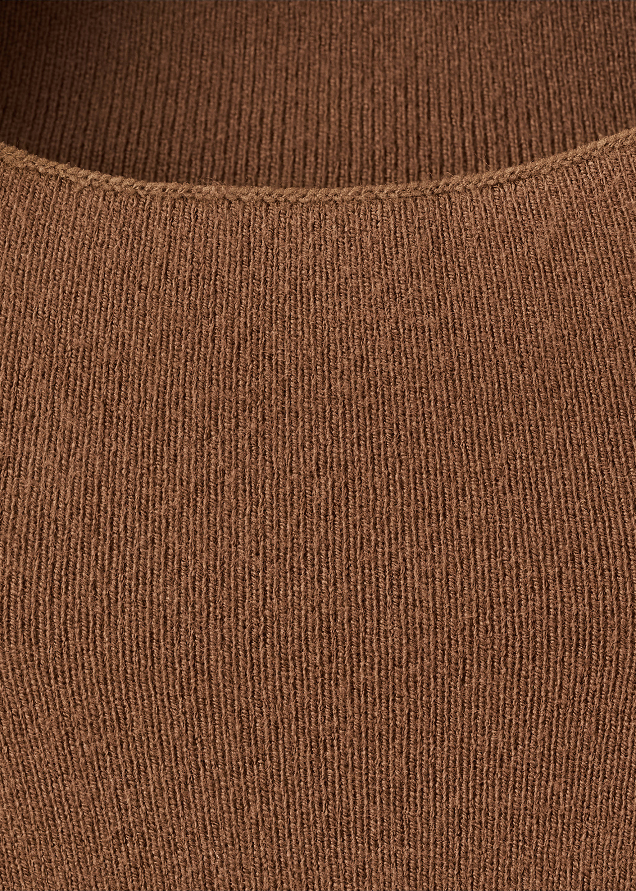 High collar sweater - Details of the article 8, Caramel. Ref: 17068639-00.