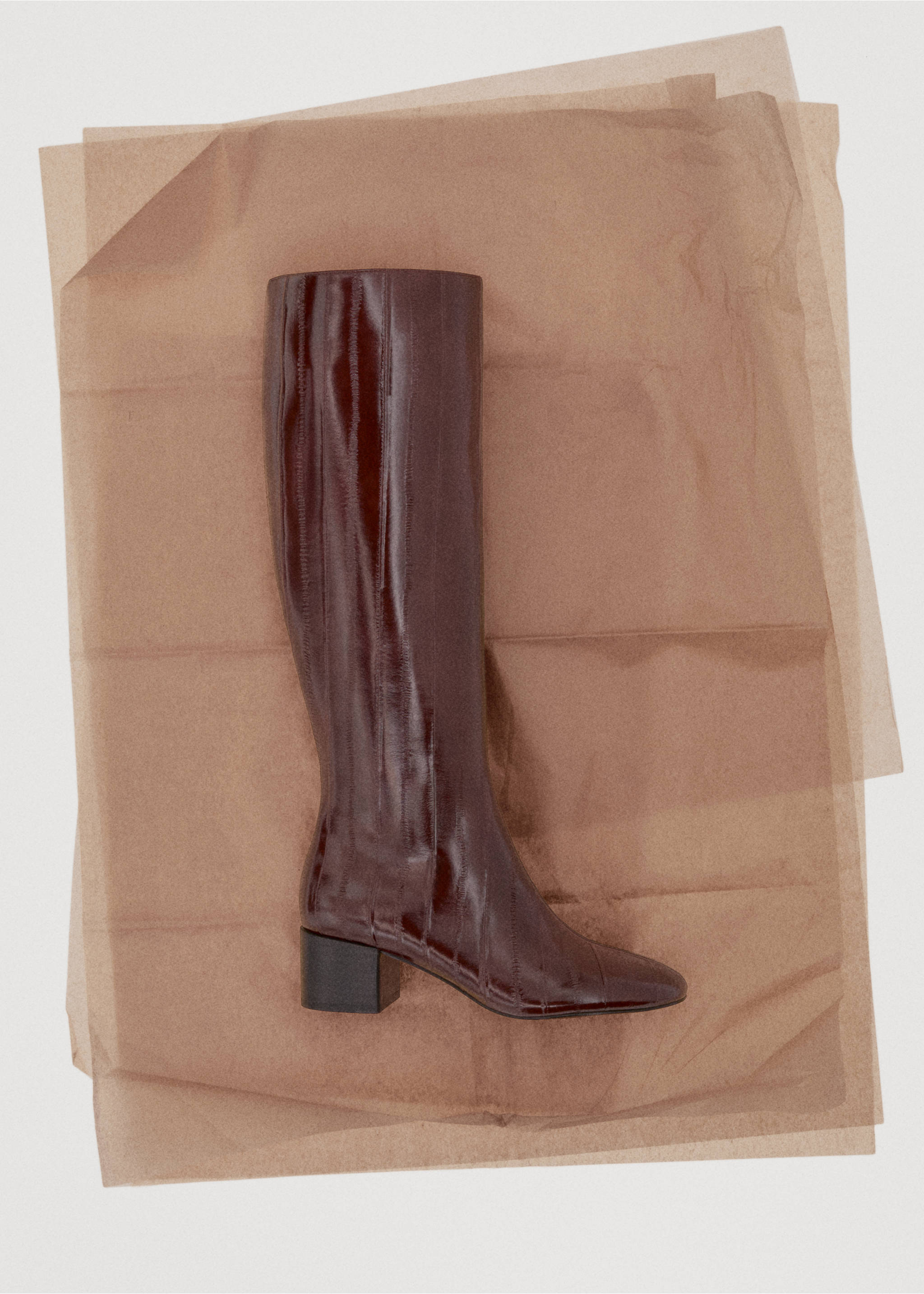 Textured heeled boots - Details of the article 7, Burgundy. Ref: 17069095-00.