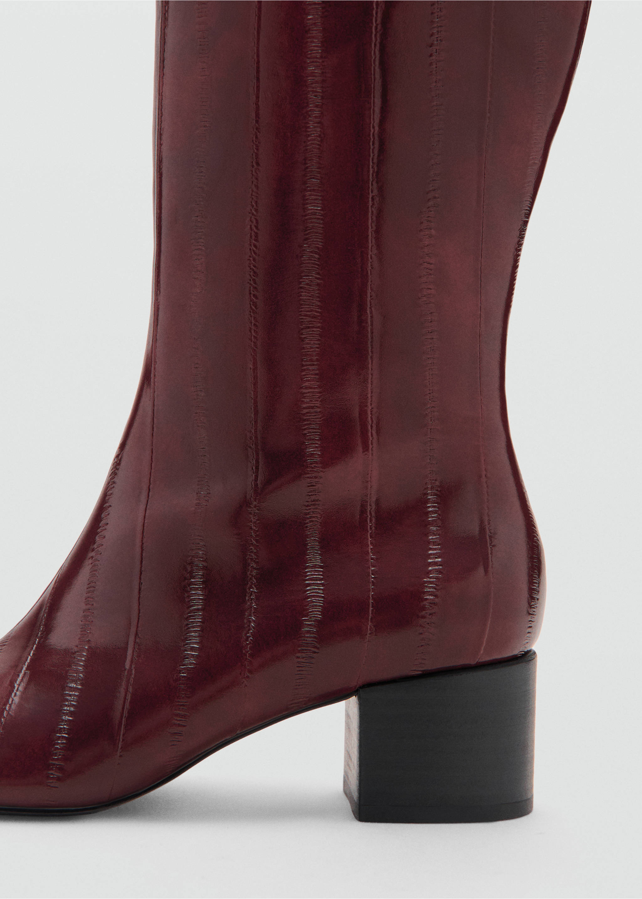 Textured heeled boots - Details of the article 1, Burgundy. Ref: 17069095-00.